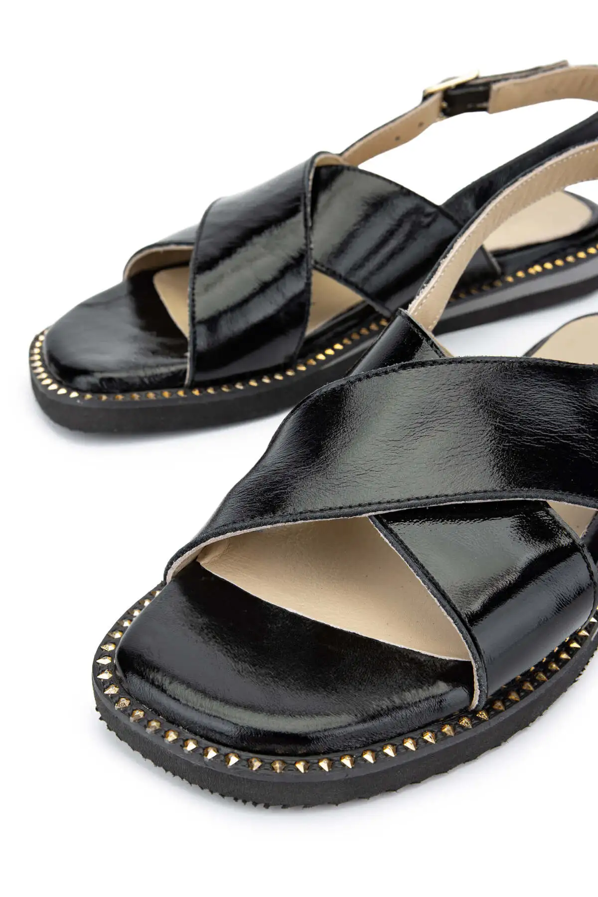 کفش صندل زنانه تخت با رویه چرم طبیعی مشکی براق برند Tamer Tanca - 8223