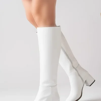 بوت و نیم‌ بوت زنانه چکمه‌ بلند سفید پاشنه‌دار زیپ‌دار برند RedShoes - 8091