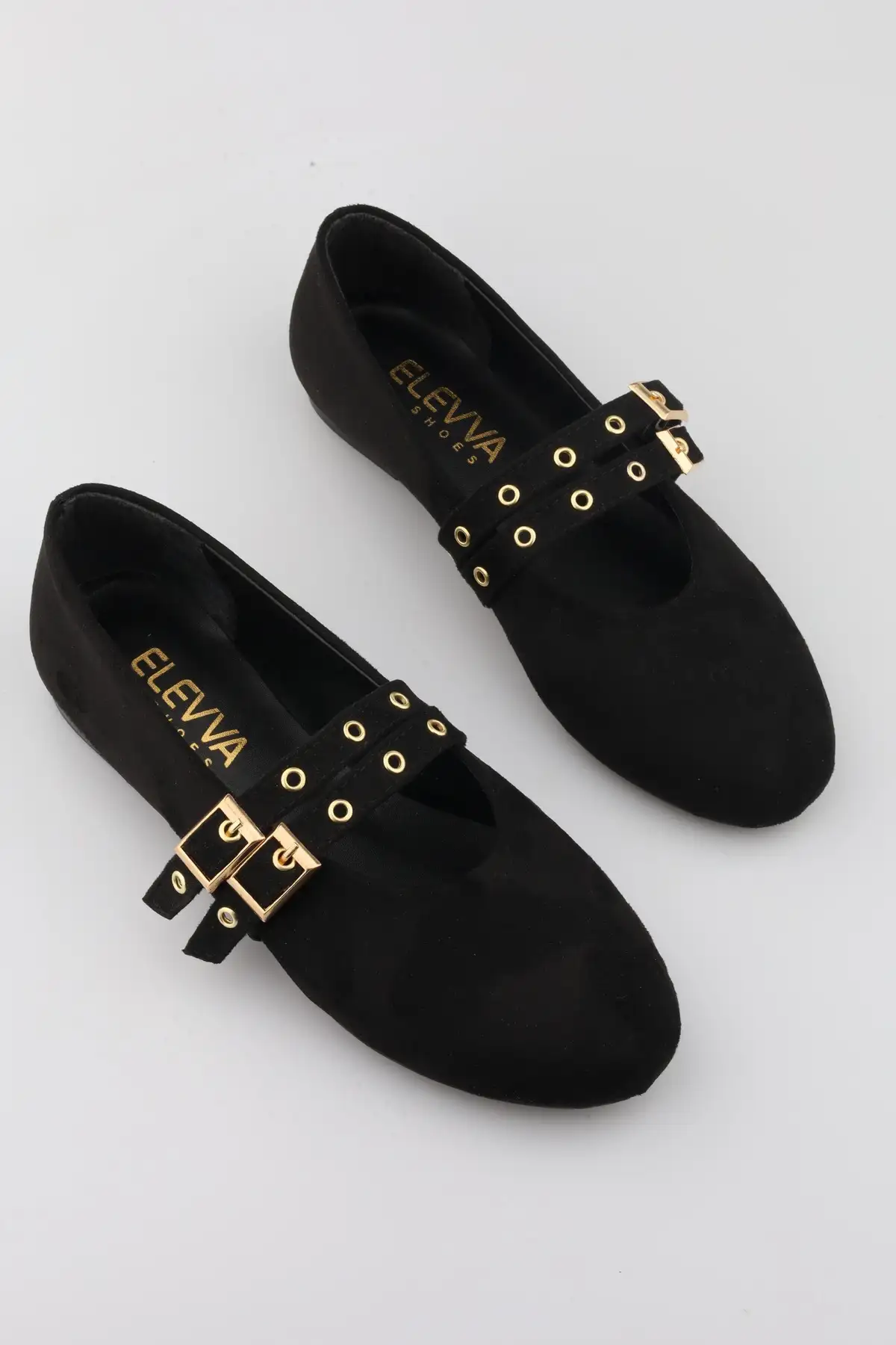 کفش تخت زنانه ماری جین رنگ سوئد مشکی با تیکههای زینتی و دو قفل | راحت روزمره با زیره صاف مد روز برند moon glow - 8324 کفش تخت زنانه ماری جین رنگ سوئد مشکی با تیکههای زینتی و دو قفل | راحت روزمره با زیره صاف مد روز برند moon glow - 8324