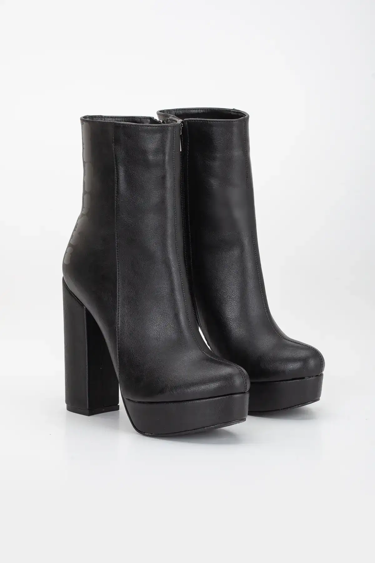 بوت و نیم بوت زنانه Bot پلتفرم  لایلا با پاشنه ضخیم  چرم مصنعی برند LİLLA - 7770 بوت و نیم بوت زنانه Bot پلتفرم لایلا با پاشنه ضخیم چرم مصنعی برند LİLLA - 7770