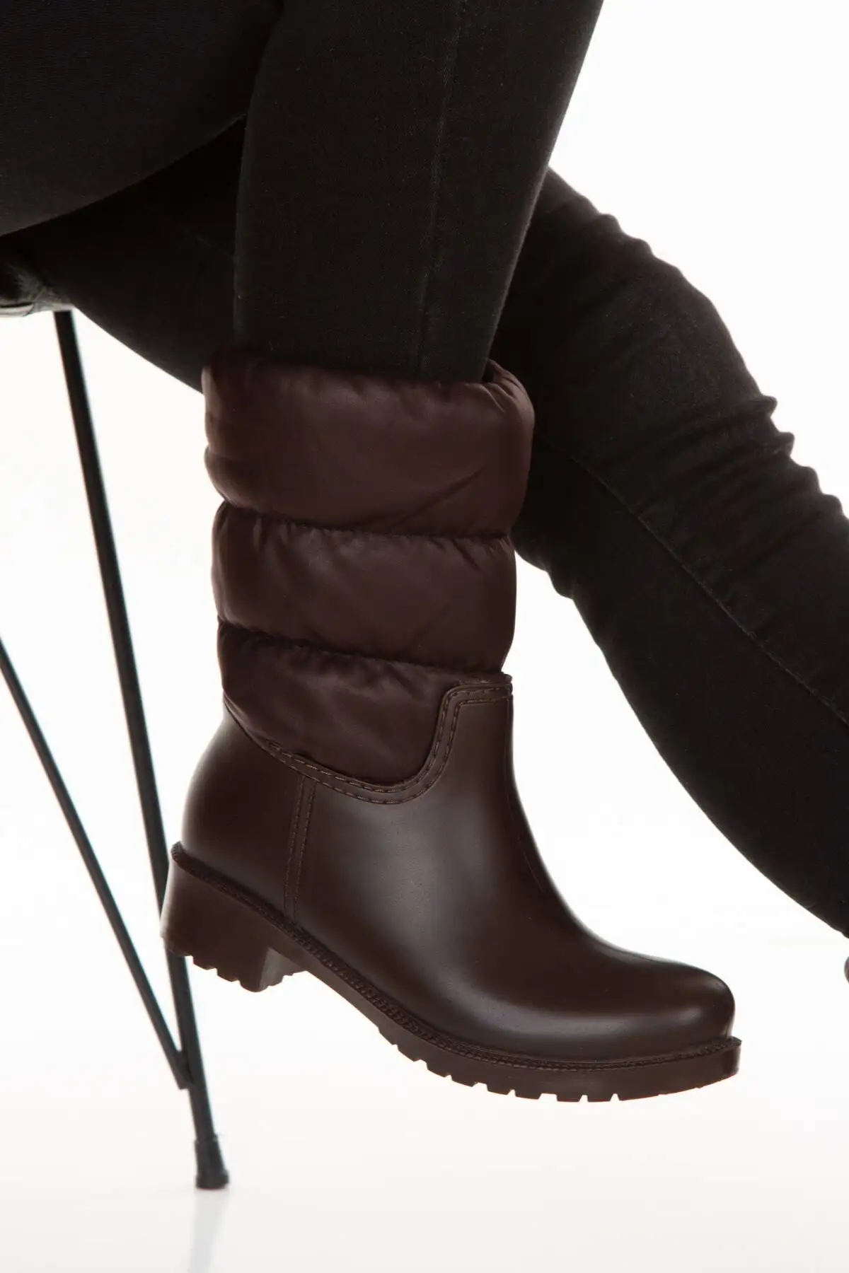 بوت و نیم بوت زنانه چکمه های بارانی راحت  ضد آب با ساق نرم  منعطف برند Sea&Blue - 7688 بوت و نیم بوت زنانه چکمه های بارانی راحت ضد آب با ساق نرم منعطف برند Sea&Blue - 7688