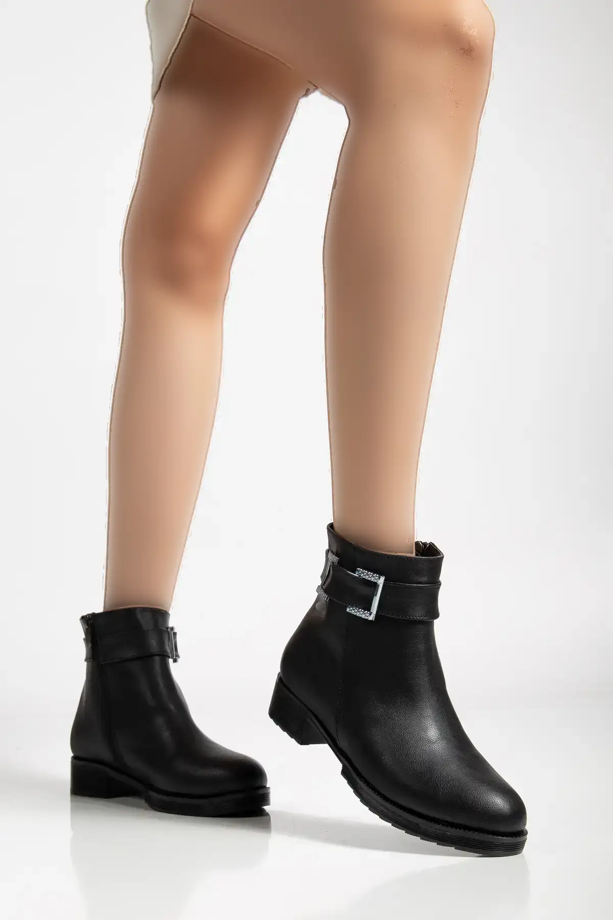 بوت و نیم بوت زنانه چکمه زمستانی راحت  با زیپ  بند چرمی مشکی، ضد لغزش مدل H012 برند Hale Shoes - 7554 بوت و نیم بوت زنانه چکمه زمستانی راحت با زیپ بند چرمی مشکی، ضد لغزش مدل H012 برند Hale Shoes - 7554