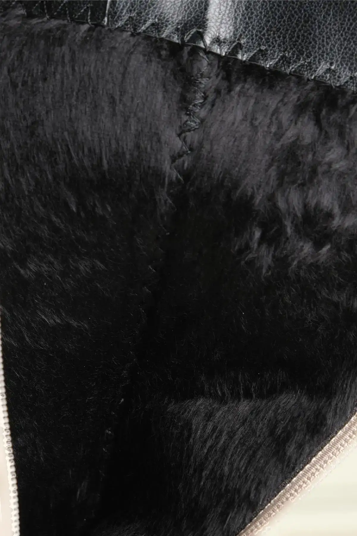 بوت و نیم بوت زنانه چکمههای طرح کرکدیل رنگ بژ نلا برند Mio Gusto - 8134 بوت و نیم بوت زنانه چکمههای طرح کرکدیل رنگ بژ نلا برند Mio Gusto - 8134