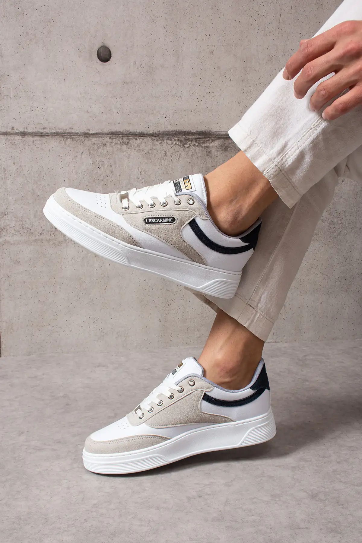 کفش اسپرت مردانه 907  ورزشی  سفید با جزئیات کرمی و کفی سفید و بند سفید برند LesCarmine - 7732 کفش اسپرت مردانه 907 ورزشی سفید با جزئیات کرمی و کفی سفید و بند سفید برند LesCarmine - 7732