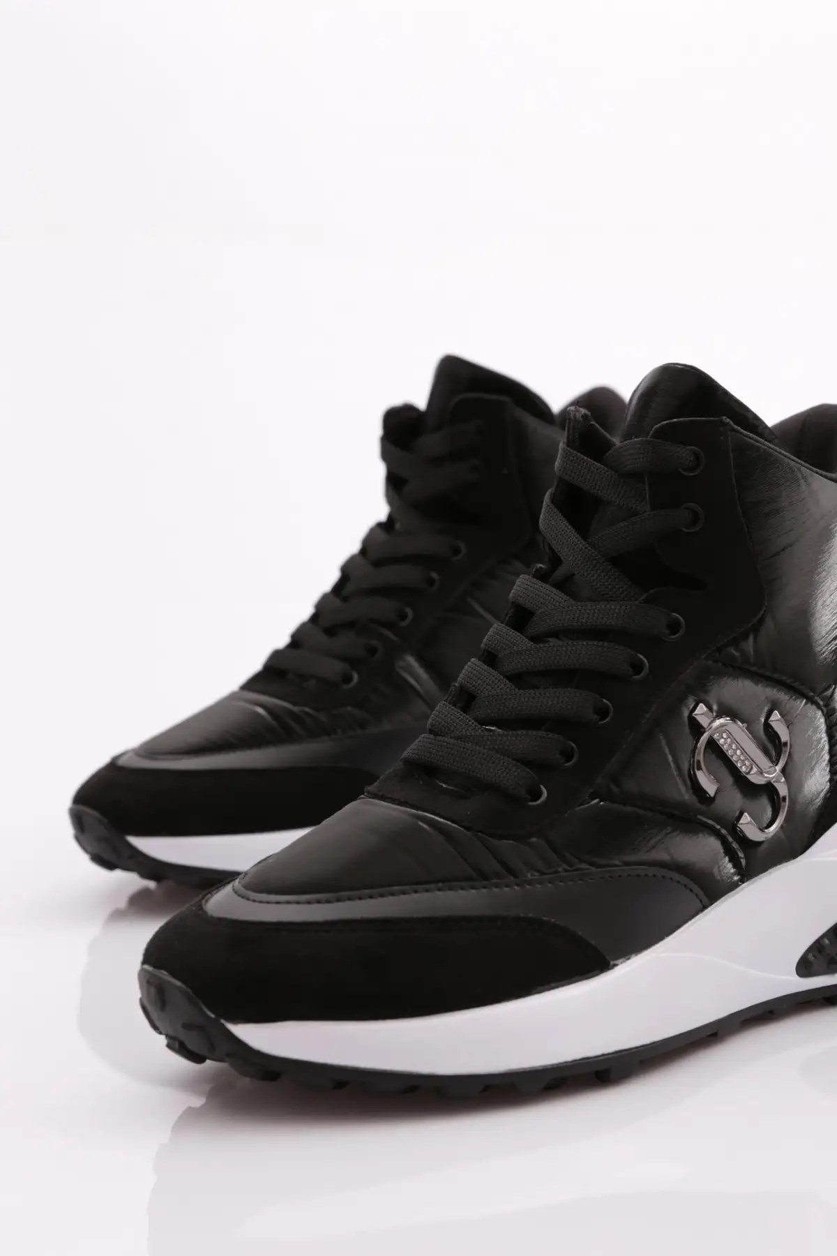 بوت و نیم بوت زنانه چکمه برفی  مشکی لاکدار 16103363 برند Dgn - 8354 بوت و نیم بوت زنانه چکمه برفی مشکی لاکدار 16103363 برند Dgn - 8354