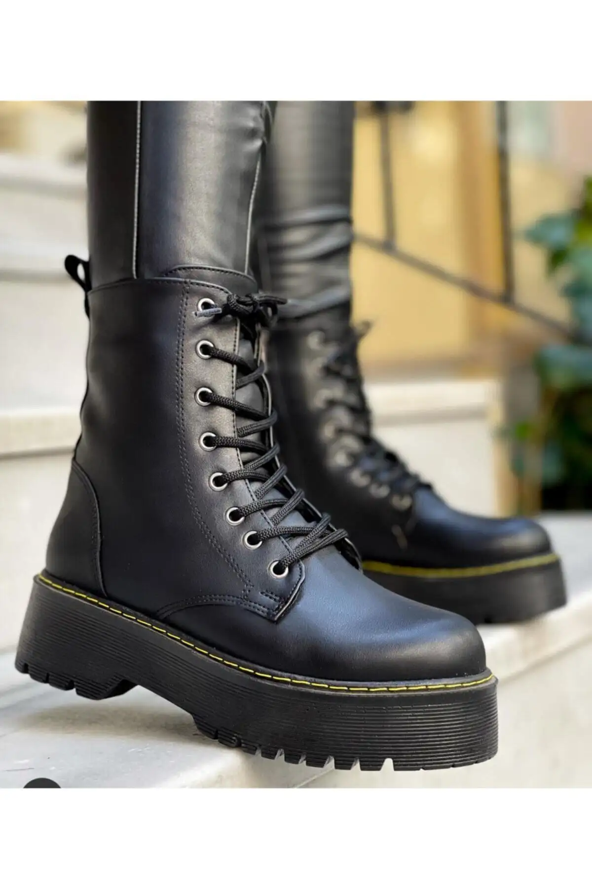 بوت و نیم‌ بوت زنانه پارک مدل با کف ضخیم مشکی، دارای آستری گرم، زیپ بند، مناسب برای استفاده رزمره در زمستان. برند MİSS PARK MODA - 7807