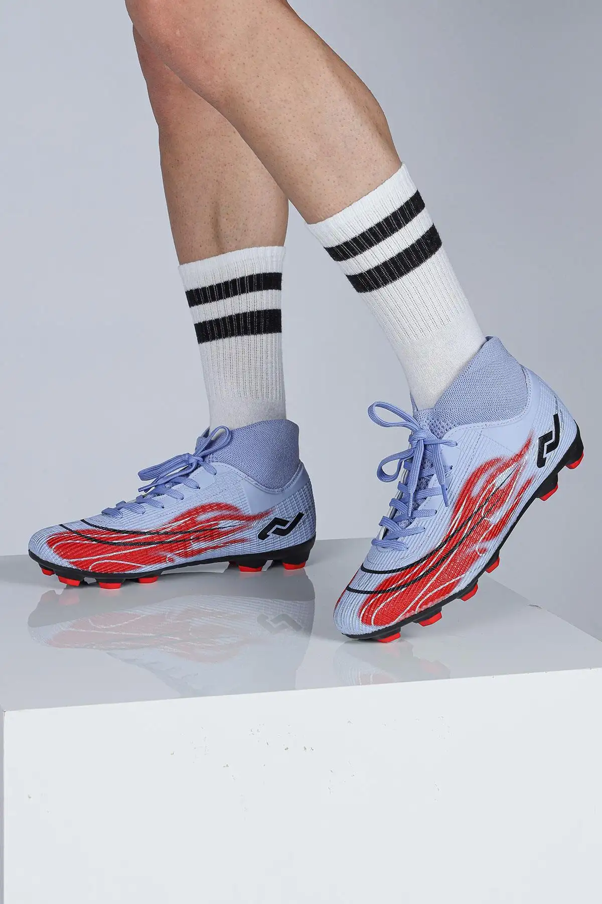 کفش فوتبال تیپ چمنی با زیره قرمز و بنفش برند Jump - 8205