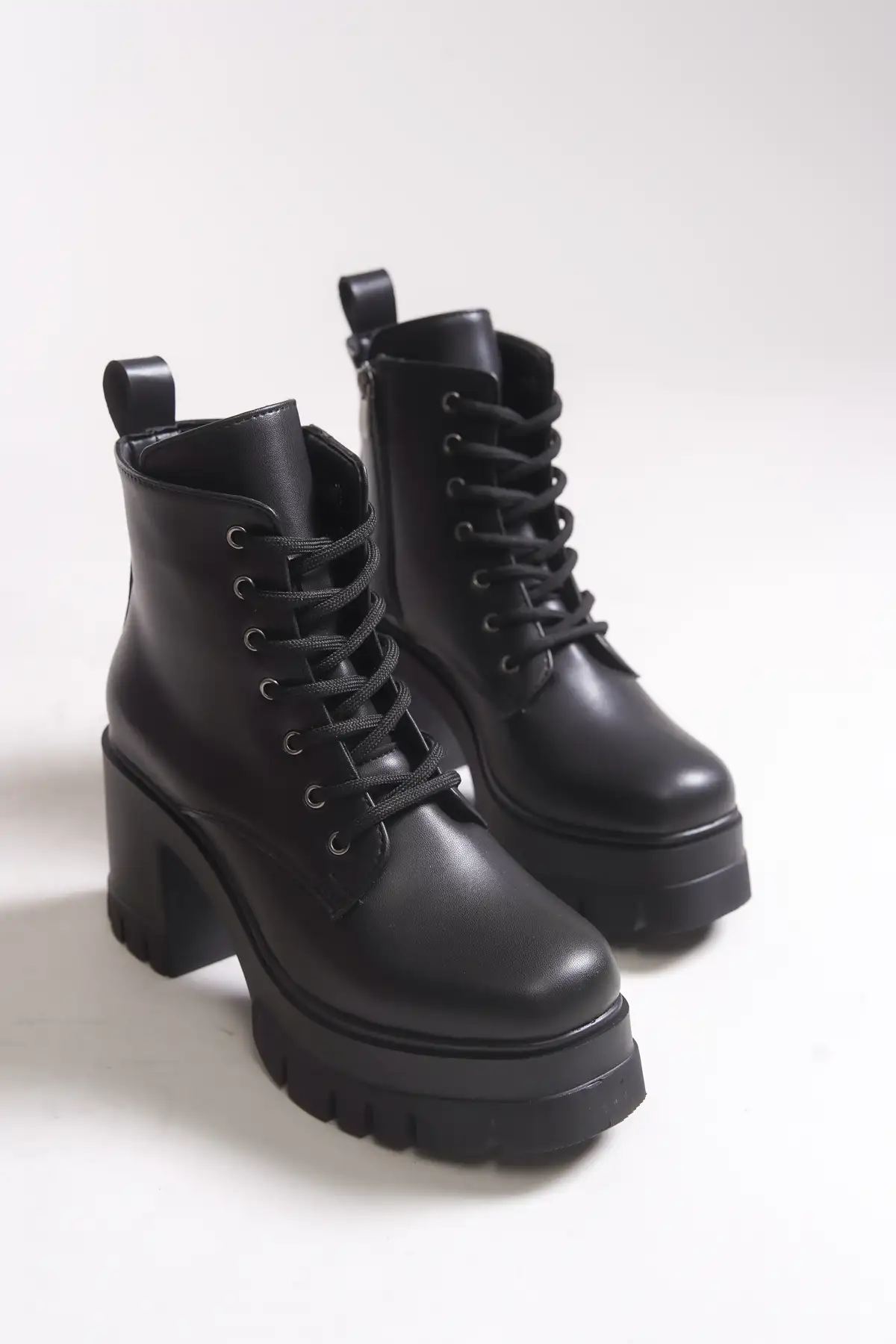 بوت و نیم بوت زنانه Bot پاشنهدار  نانر ۰۰۱۲۵۰۴ سیاه چرم برند Riccon - 7749 بوت و نیم بوت زنانه Bot پاشنهدار نانر ۰۰۱۲۵۰۴ سیاه چرم برند Riccon - 7749