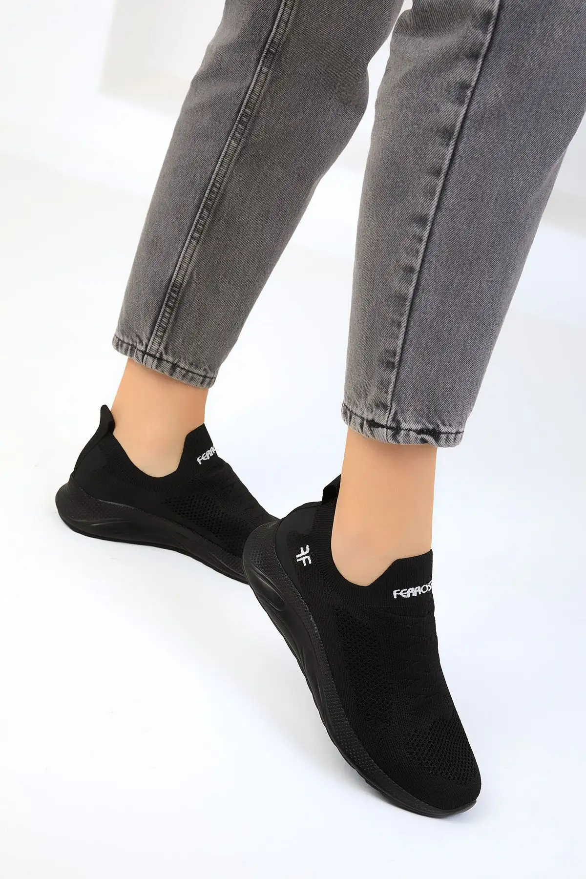 کفش کتانی زنانه  ورزشی  مشکی-مشکی 16979 برند SOHO - 7954 کفش کتانی زنانه ورزشی مشکی-مشکی 16979 برند SOHO - 7954