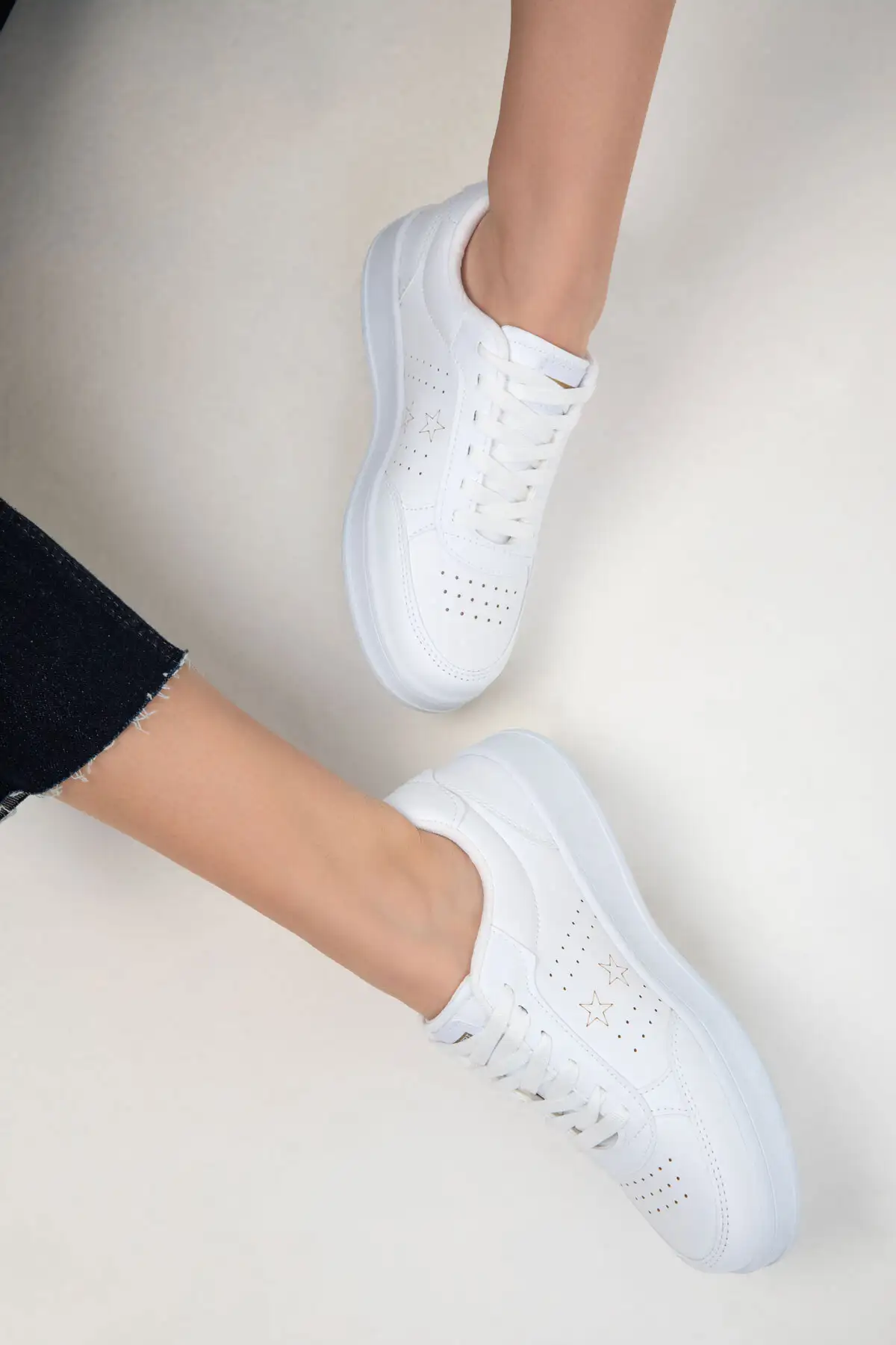 کفش کتانی زنانه   سفید 20157 برند SOHO - 7726 کفش کتانی زنانه سفید 20157 برند SOHO - 7726