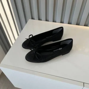 کفش تخت زنانه پوتین کادین با رویه ساتن و جزئیات سنگی، سایز ۳۶ تا ۴۳. برند M&B - 8320