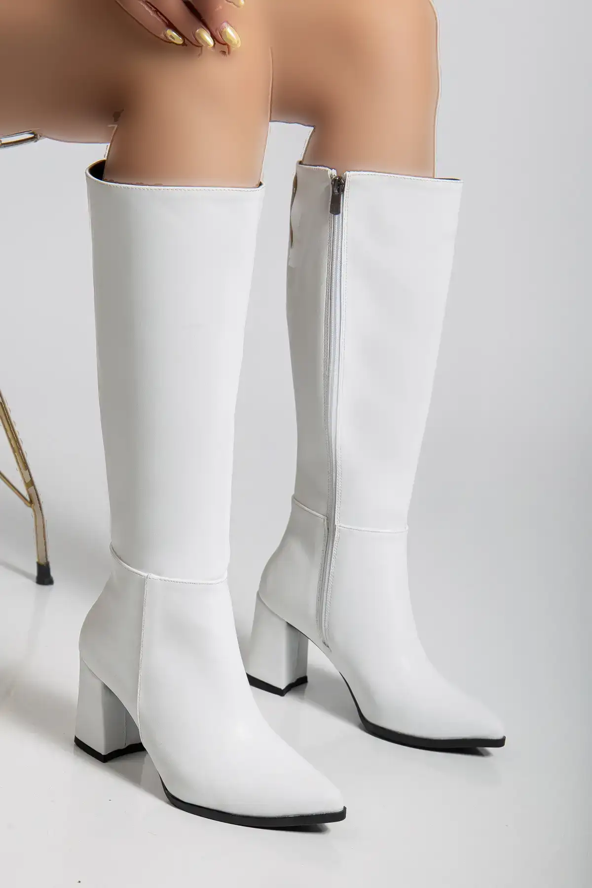 بوت و نیم بوت زنانه چکمههای پاشنه بلند  با زیپ سفید تا زان برند LEMUES SHOES - 8085 بوت و نیم بوت زنانه چکمههای پاشنه بلند با زیپ سفید تا زان برند LEMUES SHOES - 8085