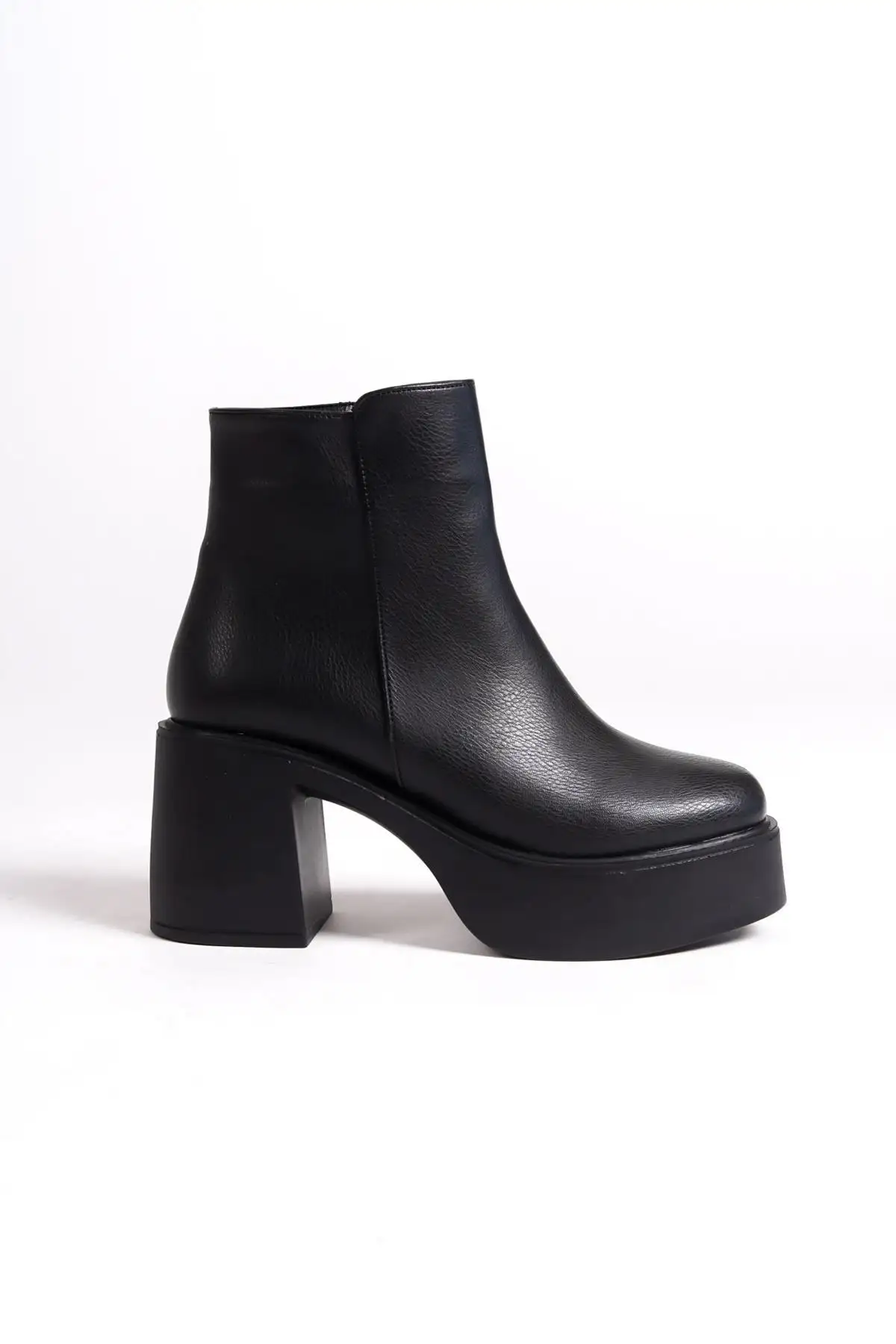 بوت و نیم بوت زنانه  پلتفرم ضخیم مشکی هنسز برند Modabuymus - 7757 بوت و نیم بوت زنانه پلتفرم ضخیم مشکی هنسز برند Modabuymus - 7757