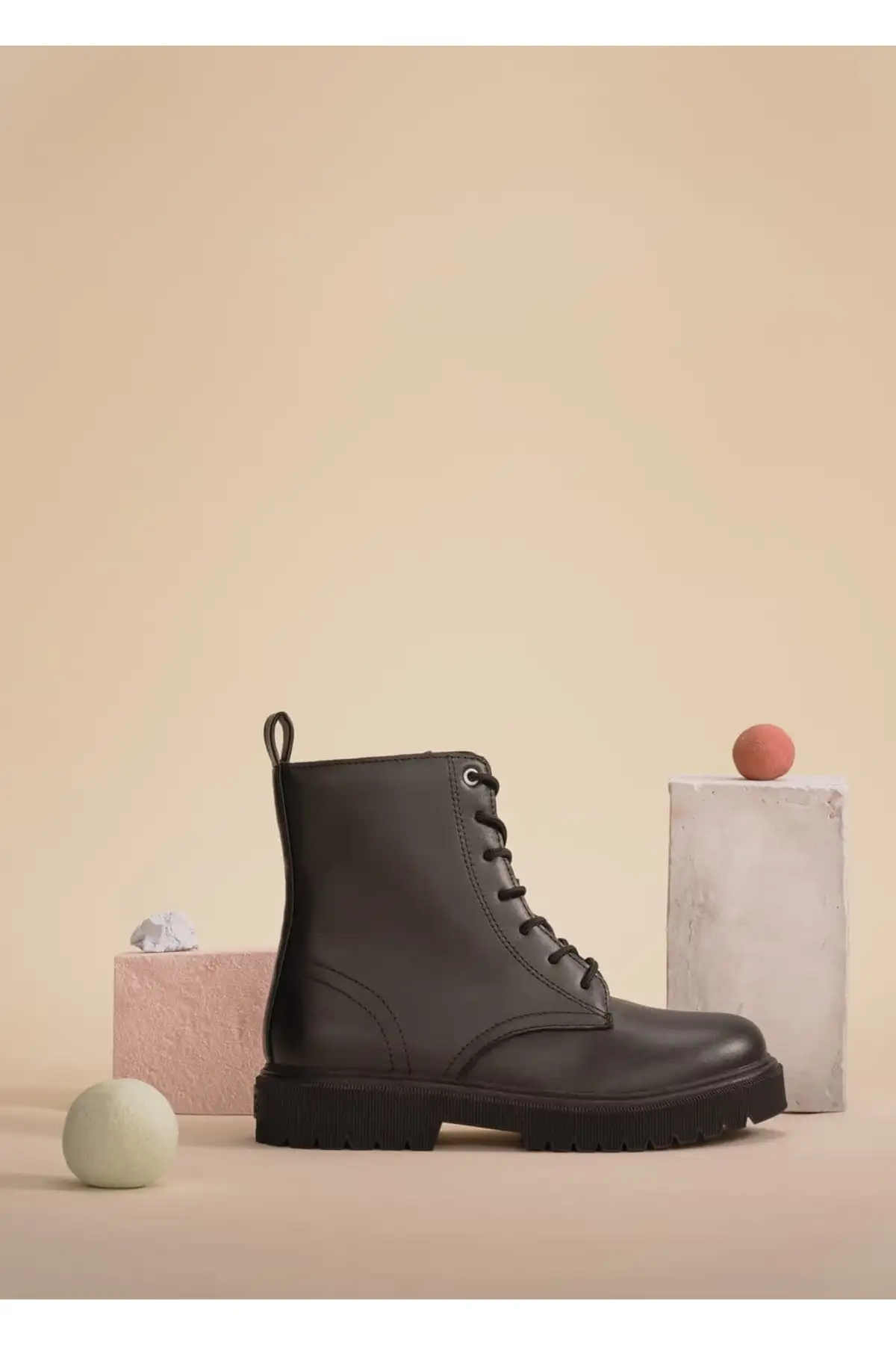 بوت بچگانه  چرم با بند برند MANGO Kids - 7610 بوت بچگانه چرم با بند برند MANGO Kids - 7610