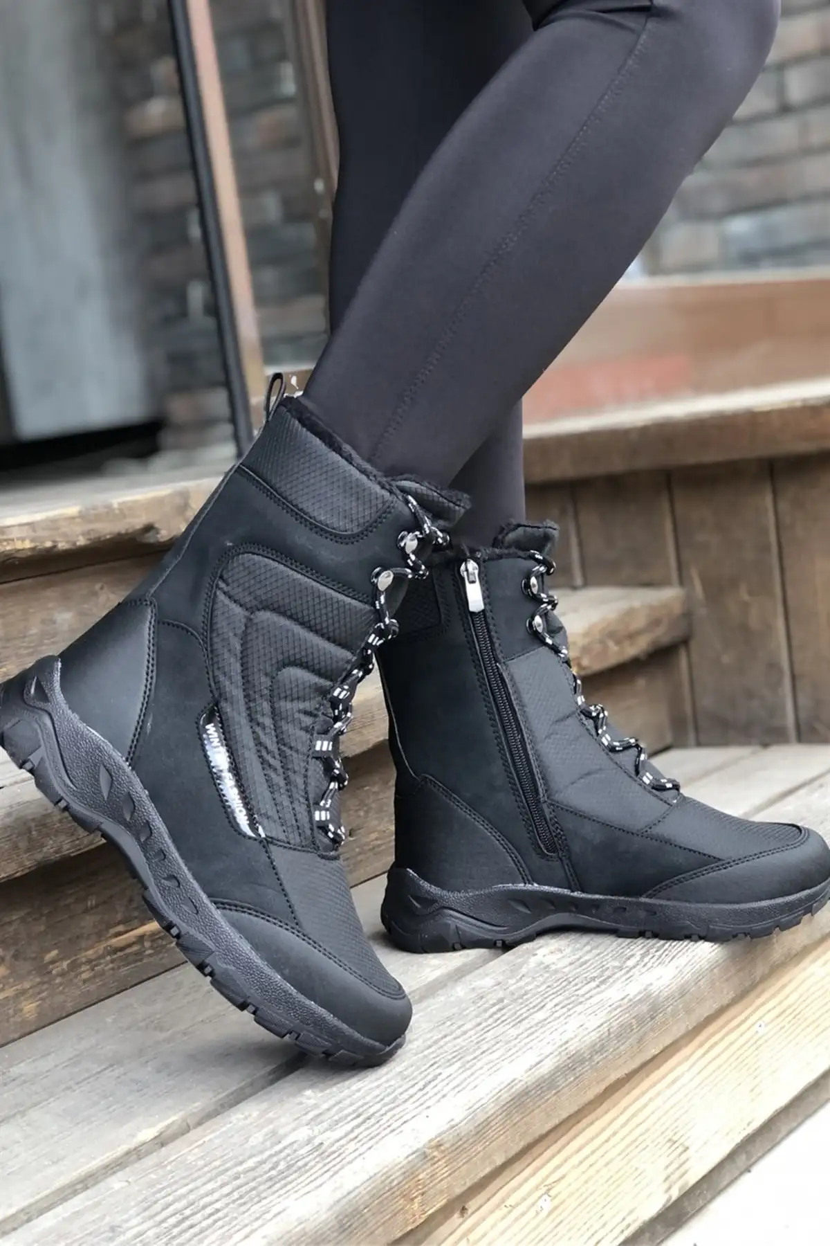 بوت و نیم بوت زنانه کفش برفی مشکی  با زیره ضد لغزش  خاصیت آبگریزی برند Twingo - 8358 بوت و نیم بوت زنانه کفش برفی مشکی با زیره ضد لغزش خاصیت آبگریزی برند Twingo - 8358