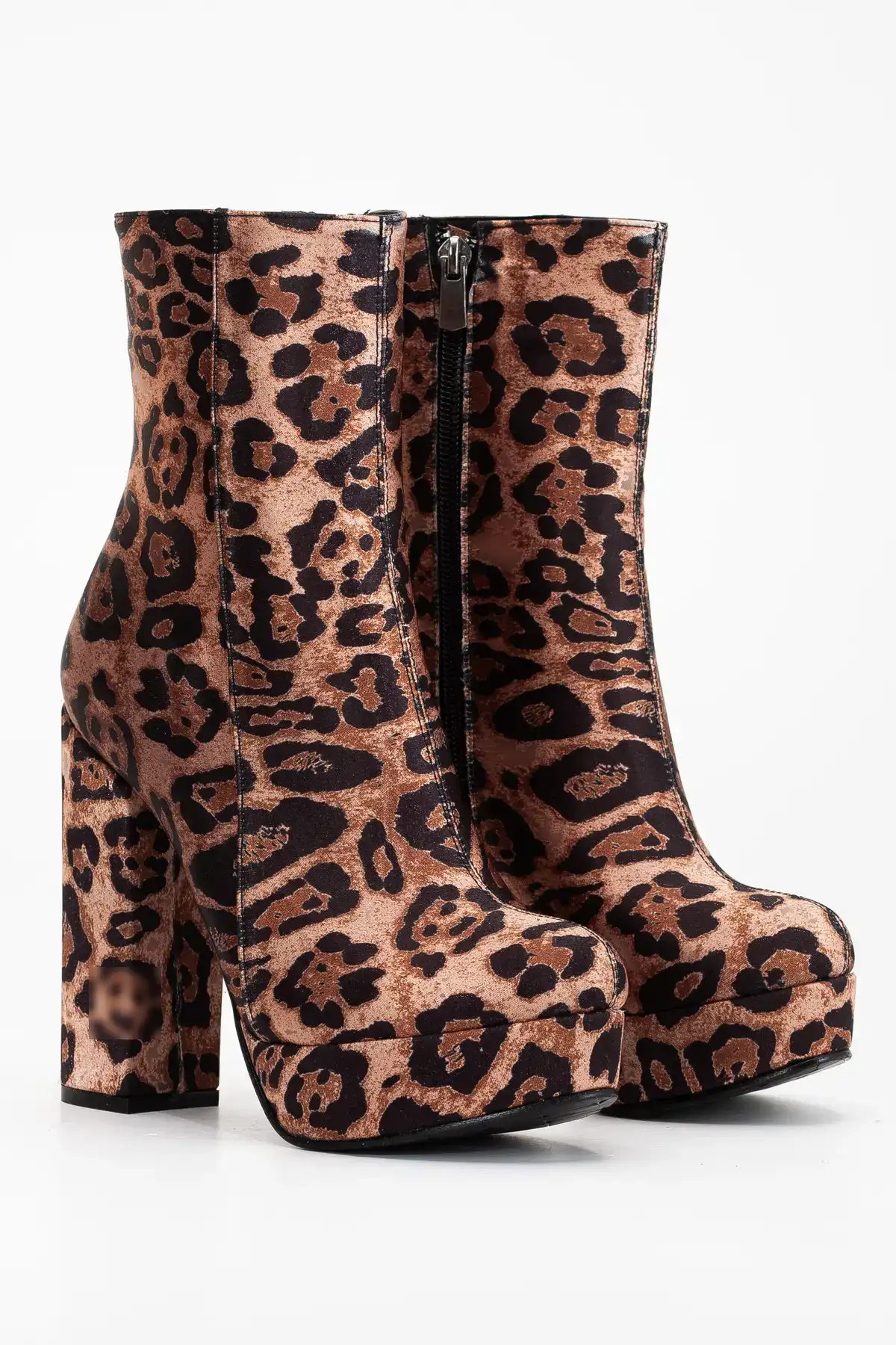 بوت و نیم بوت زنانه چکمه پلنفر با پاشنه بلند  طرح پلنگی  برند LİLLA - 7773 بوت و نیم بوت زنانه چکمه پلنفر با پاشنه بلند طرح پلنگی برند LİLLA - 7773