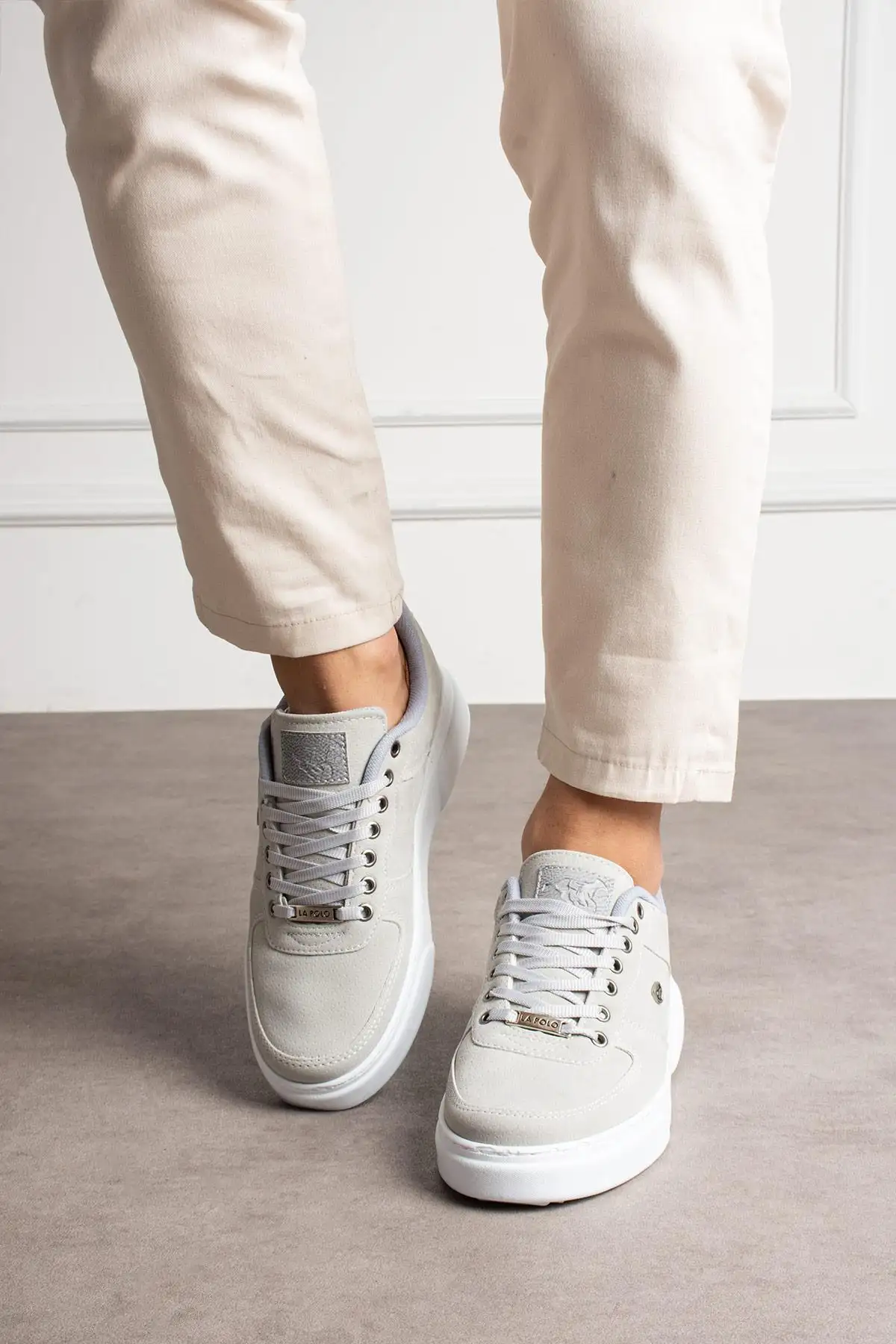 کفش سایز بزرگ مردانه  ورزشی  روزمره با زیره سفید رنگ 063 بوز برند L.A Polo - 7864 کفش سایز بزرگ مردانه ورزشی روزمره با زیره سفید رنگ 063 بوز برند L.A Polo - 7864