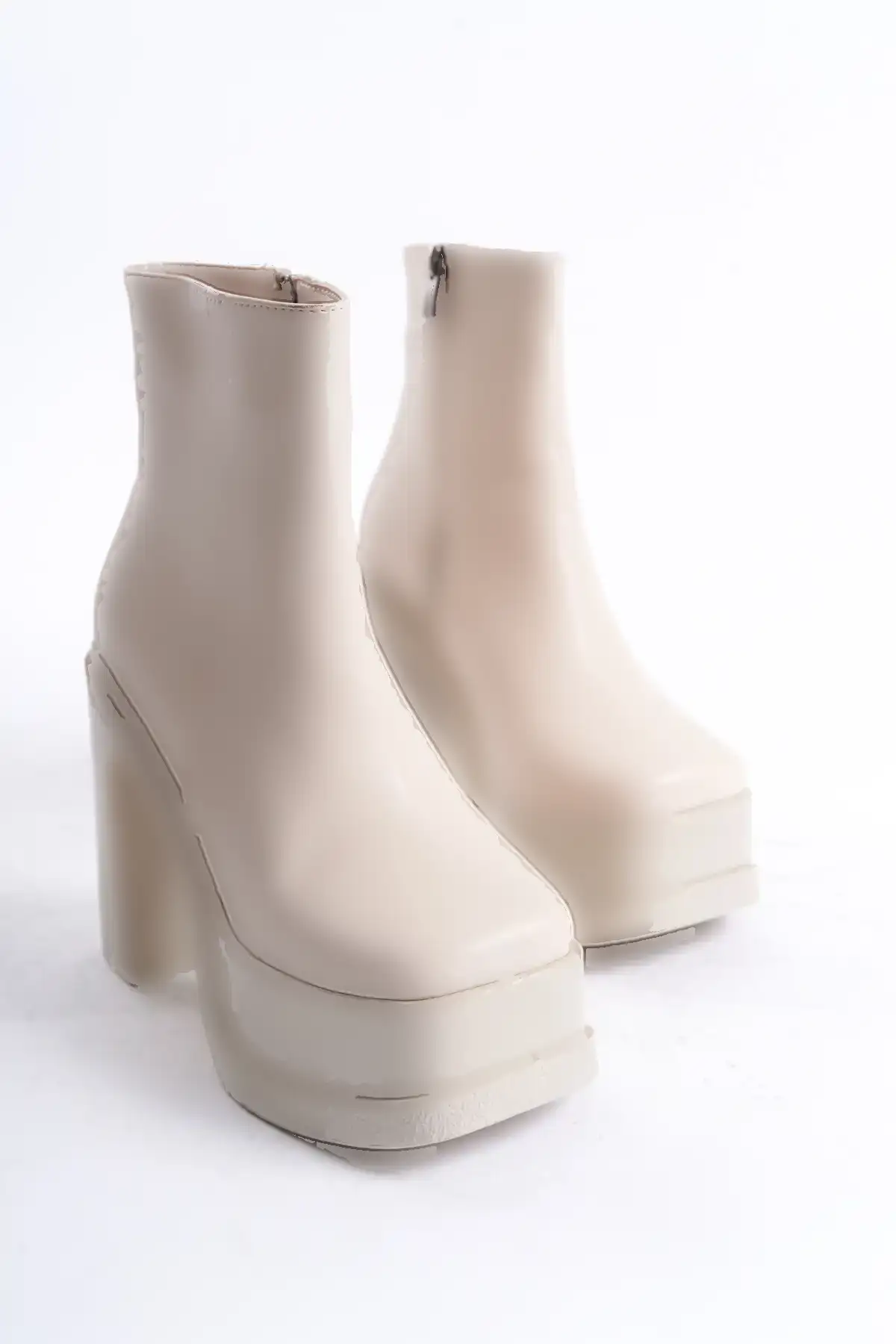 بوت و نیم بوت زنانه   طراحی شده خاص با پلتفرم بلند  پاشنه عریض، نک گرد  زیپ دار. برند Shoesers - 7790 بوت و نیم بوت زنانه طراحی شده خاص با پلتفرم بلند پاشنه عریض، نک گرد زیپ دار. برند Shoesers - 7790