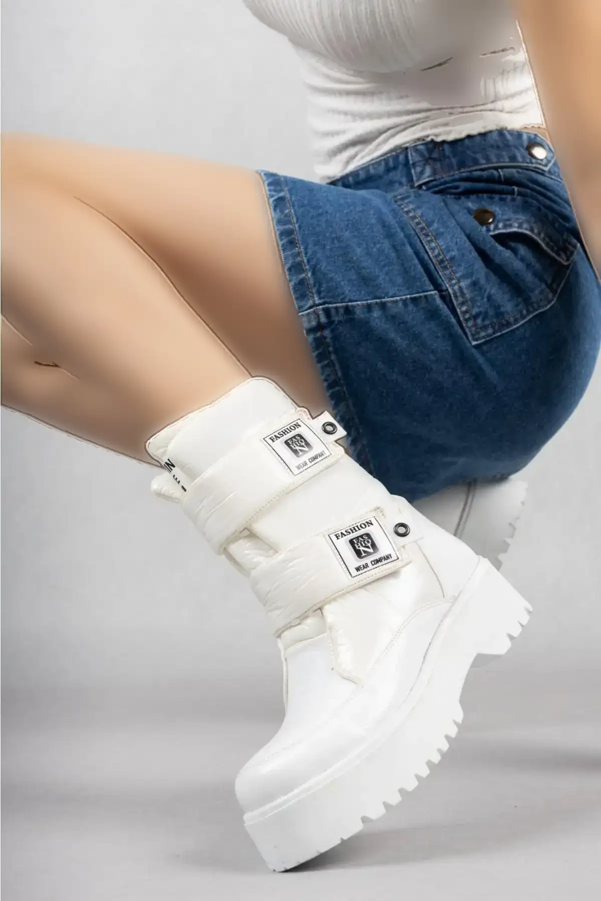 بوت و نیم‌ بوت زنانه برفی فصل جدید برند Aleza Shoes - 7657