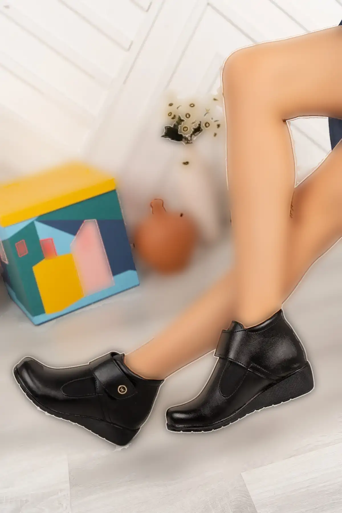 بوت و نیم بوت زنانه ی رزمره با کفی ضد لغزش ارتپدیک برند AYAKKABI BÜYÜSÜ - 8360 بوت و نیم بوت زنانه ی رزمره با کفی ضد لغزش ارتپدیک برند AYAKKABI BÜYÜSÜ - 8360