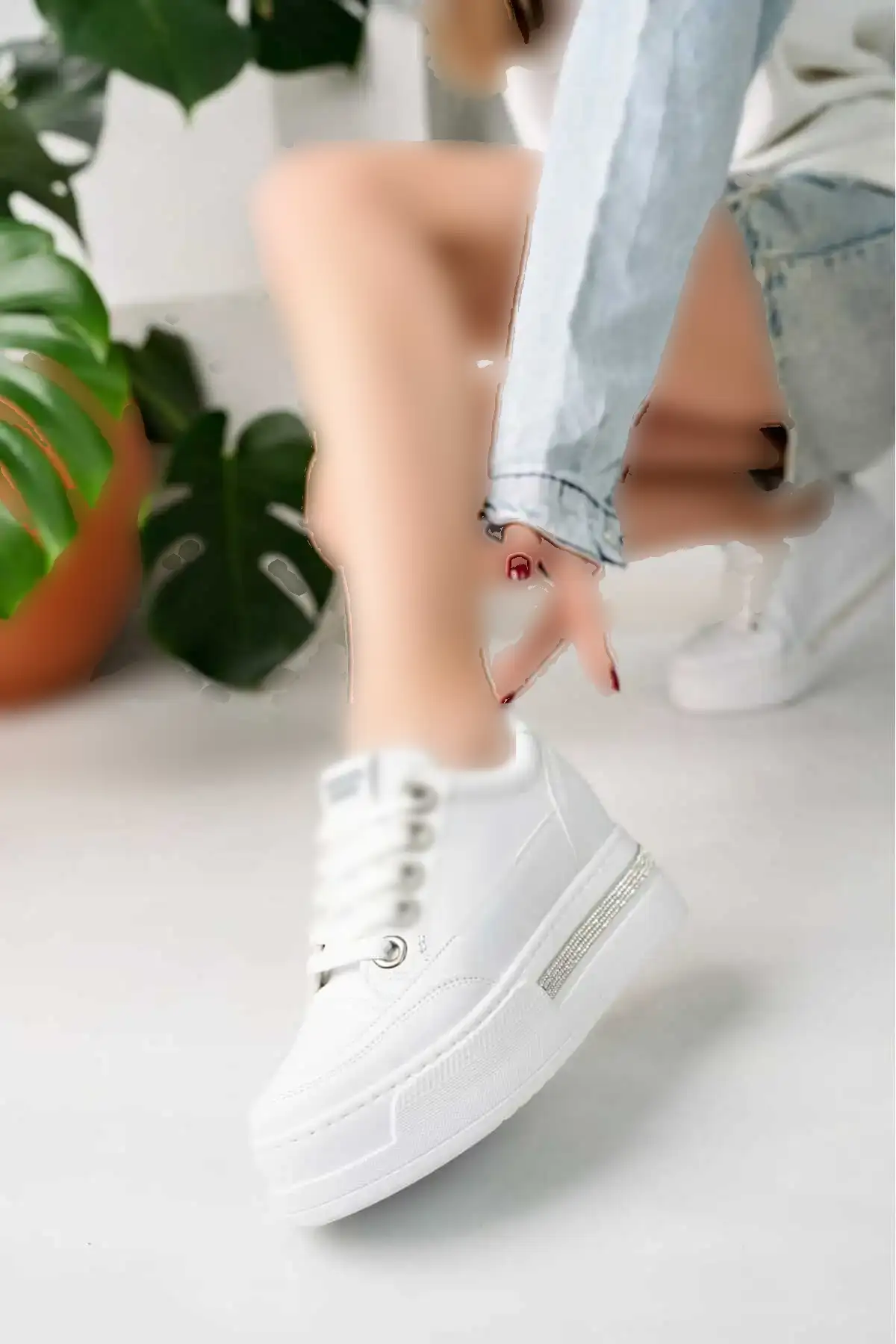 کفش کتانی زنانه  ورزشی پاشنهدار مخفی با جزئیات سنگی در جلو (پاشنه 8 سانتیمتری) برند BAHRİNA - 7976 کفش کتانی زنانه ورزشی پاشنهدار مخفی با جزئیات سنگی در جلو (پاشنه 8 سانتیمتری) برند BAHRİNA - 7976