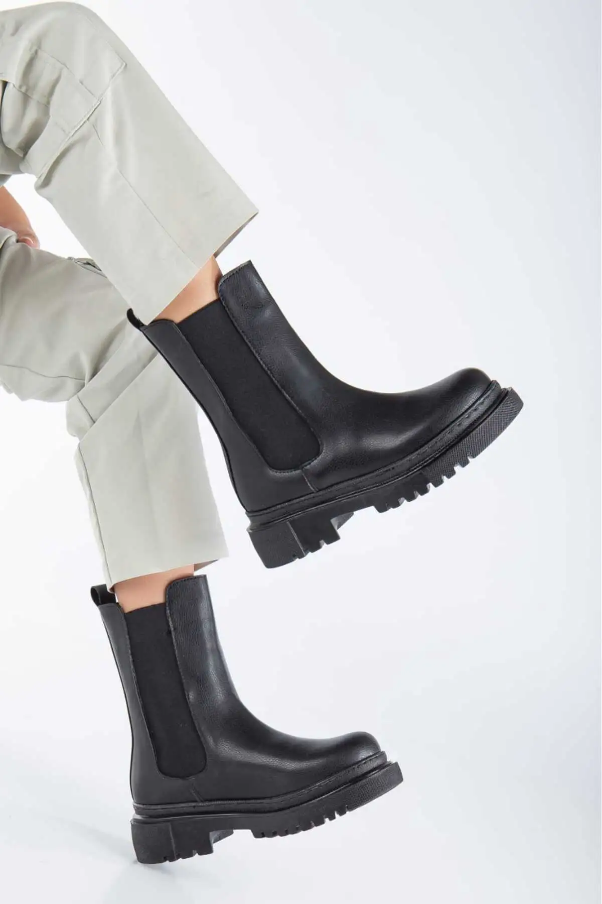 بوت و نیم بوت زنانه چکمه بلند مشکی  با کفی ضخیم  ضد آب مدل Wsb0282 برند Weynes - 7546 بوت و نیم بوت زنانه چکمه بلند مشکی با کفی ضخیم ضد آب مدل Wsb0282 برند Weynes - 7546