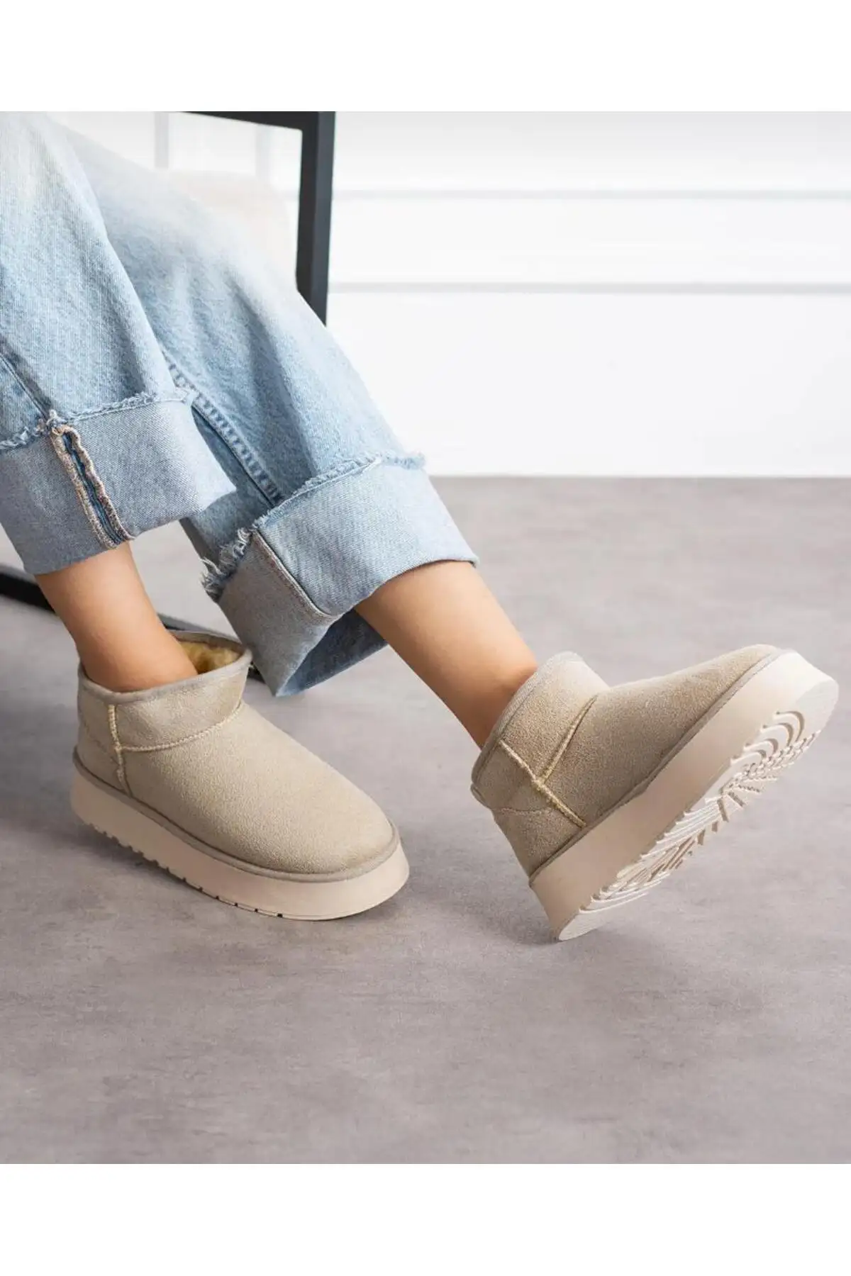 بوت و نیم بوت زنانه نیم   برنارد با کفی ضخیم  داخل پشمی برند Shakrak - 7696 بوت و نیم بوت زنانه نیم برنارد با کفی ضخیم داخل پشمی برند Shakrak - 7696