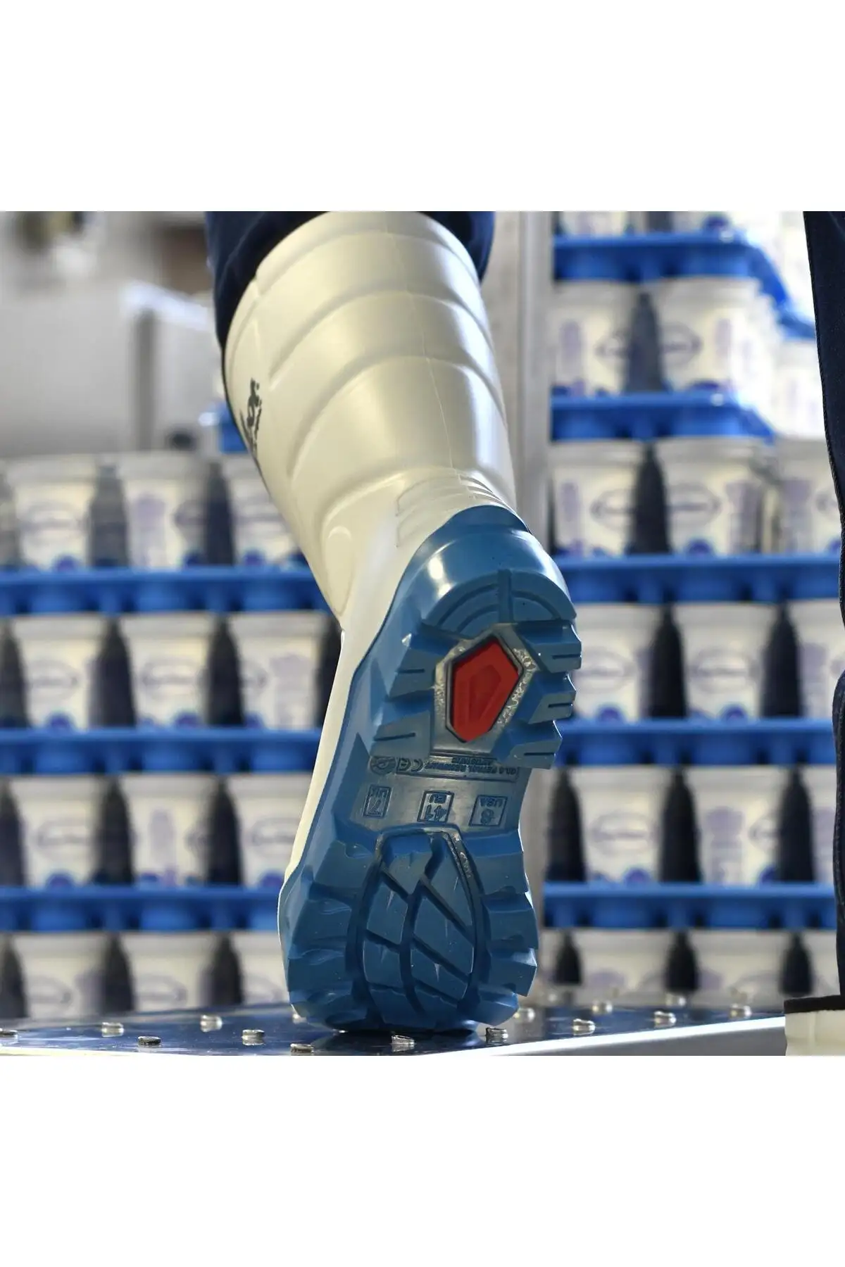 کفش سایز بزرگ مردانه چکمههای شکار و بارانی Onboot مدل 1001 با طراحی بلند، ضد آب و با قابلیت حفظ دما، دارای کفی ضد لغزش هستند. برند ON BOOT - 7892 کفش سایز بزرگ مردانه چکمههای شکار و بارانی Onboot مدل 1001 با طراحی بلند، ضد آب و با قابلیت حفظ دما، دارای کفی ضد لغزش هستند. برند ON BOOT - 7892