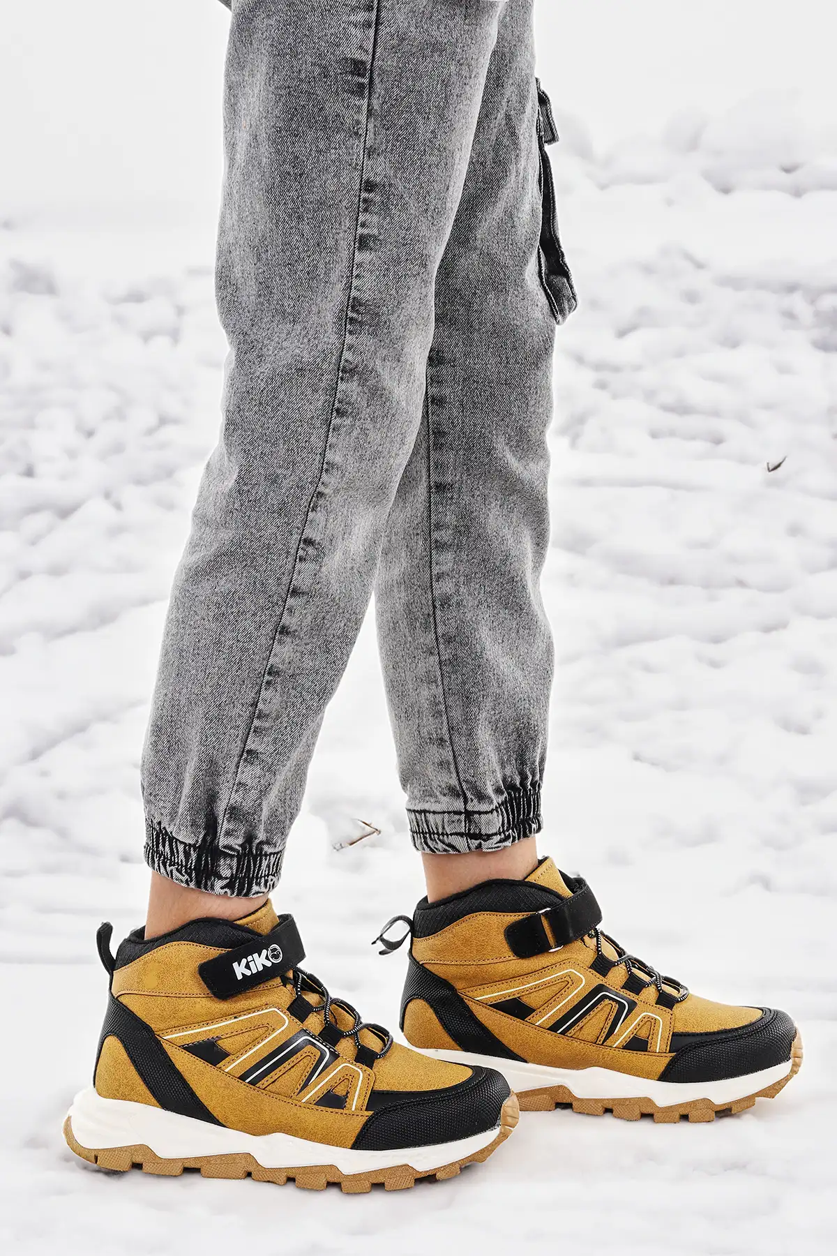 بوت بچگانه کفش ورزشی بچهگانه با کفی حرارتی و بند چسبی برند Kiko Kids - 7614 بوت بچگانه کفش ورزشی بچهگانه با کفی حرارتی و بند چسبی برند Kiko Kids - 7614