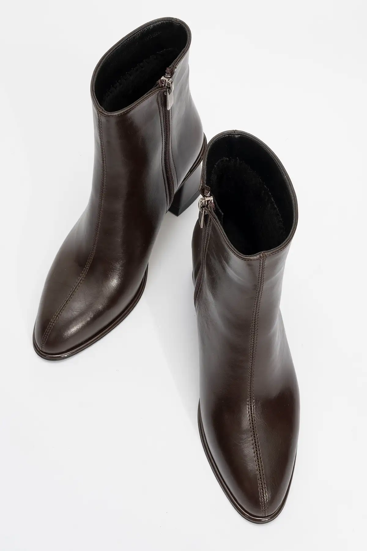 بوت و نیم بوت زنانه آلبا با کفی ضخیم چرم قههای برند luvishoes - 7569 بوت و نیم بوت زنانه آلبا با کفی ضخیم چرم قههای برند luvishoes - 7569