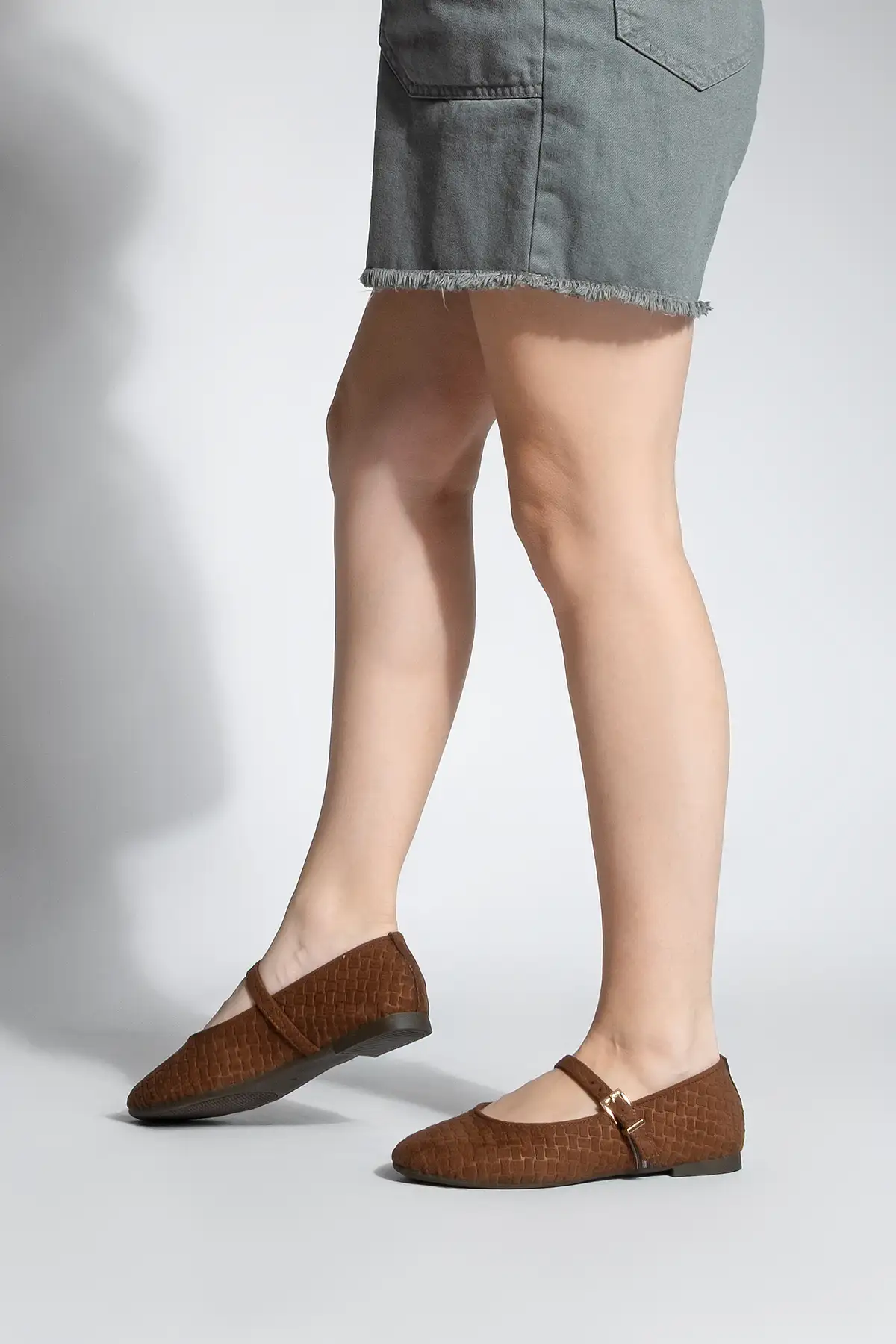 کفش تخت زنانه  روزمره  با طرح، بنددار، افیرا، قهوهای، جیر برند Marjin - 8321 کفش تخت زنانه روزمره با طرح، بنددار، افیرا، قهوهای، جیر برند Marjin - 8321