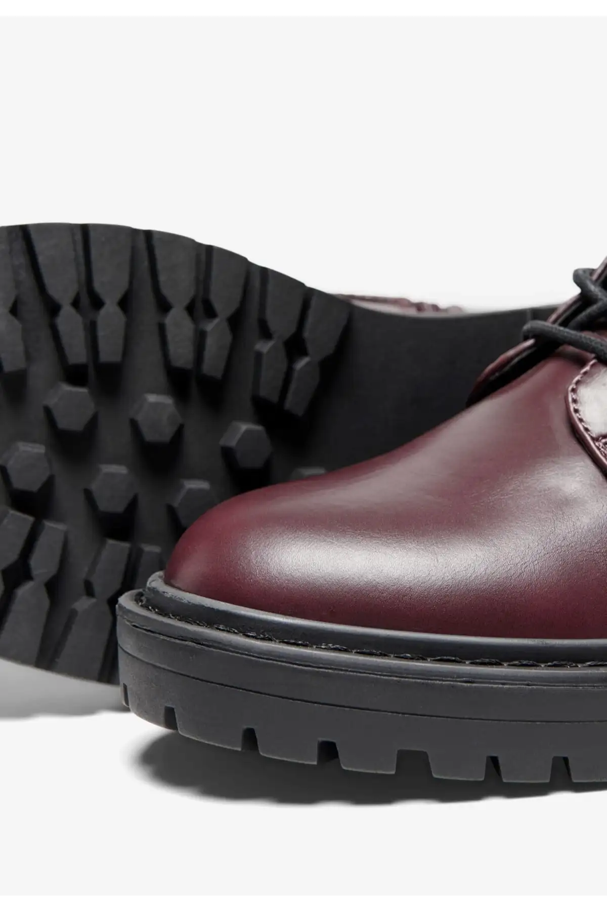 بوت و نیم بوت زنانه  چکمهای با بندی چشمدزی Onlbold-1  برند ONLY - 8115 بوت و نیم بوت زنانه چکمهای با بندی چشمدزی Onlbold-1 برند ONLY - 8115