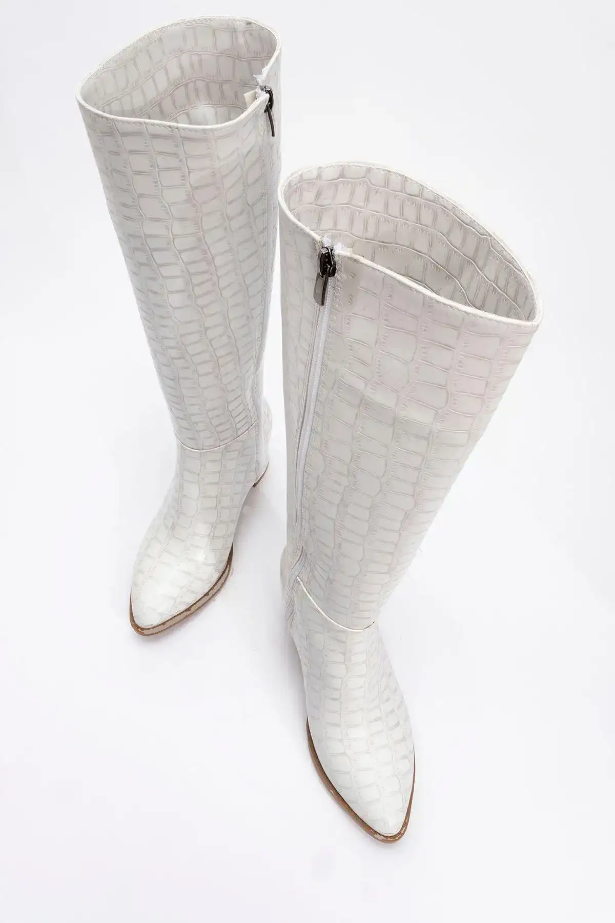 بوت و نیم بوت زنانه چکمه بلند  سفید کرک برند Ccway - 8092 بوت و نیم بوت زنانه چکمه بلند سفید کرک برند Ccway - 8092