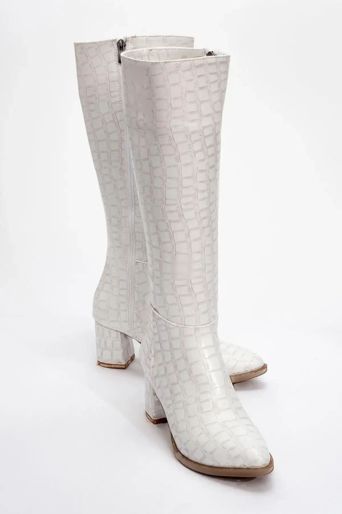 بوت و نیم بوت زنانه چکمه بلند  سفید کرک برند Ccway - 8092 بوت و نیم بوت زنانه چکمه بلند سفید کرک برند Ccway - 8092