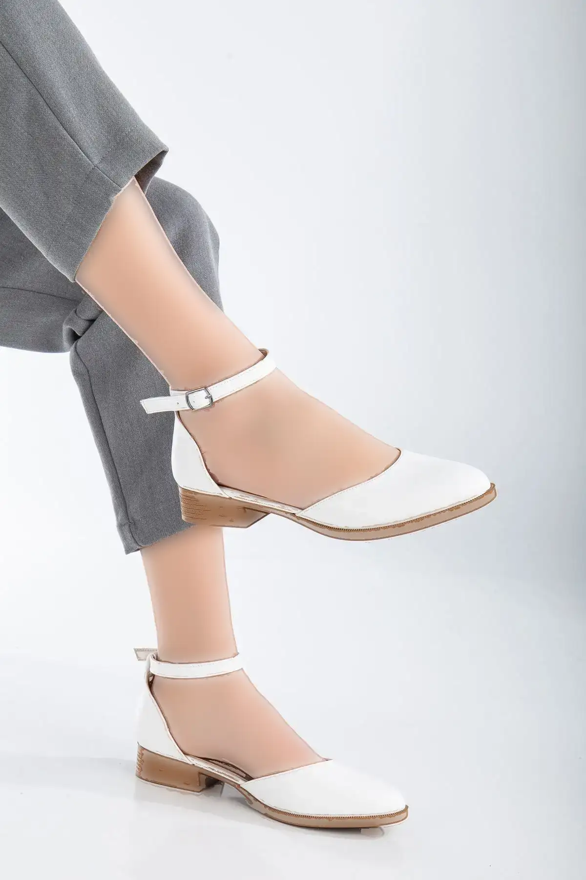 کفش تخت زنانه چرم پاشنه کوتاه تیندا سفید برند MaskButik - 8331