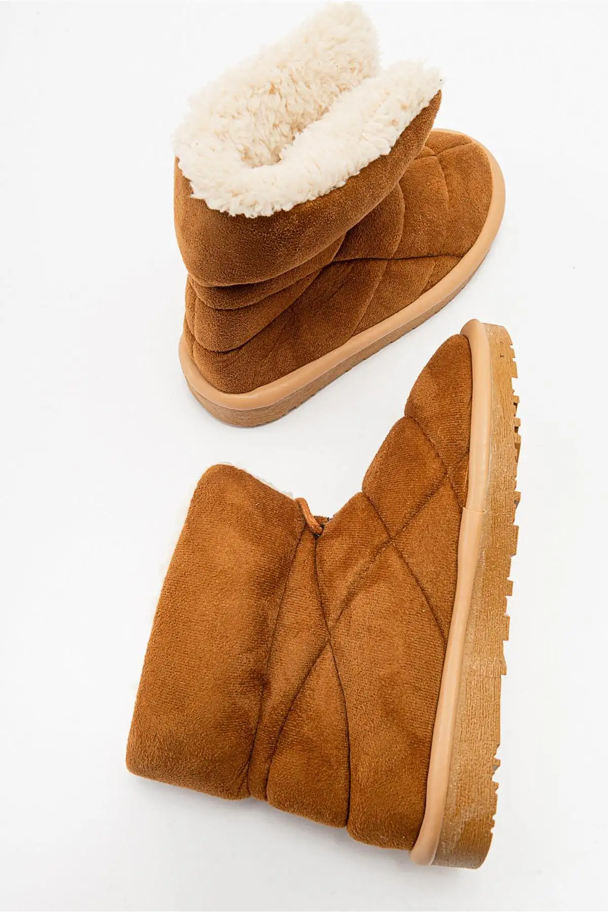 بوت و نیم بوت زنانه   با کفی ضد لغزش - چرم سئدی قههای برند Ccway - 7714 بوت و نیم بوت زنانه با کفی ضد لغزش - چرم سئدی قههای برند Ccway - 7714