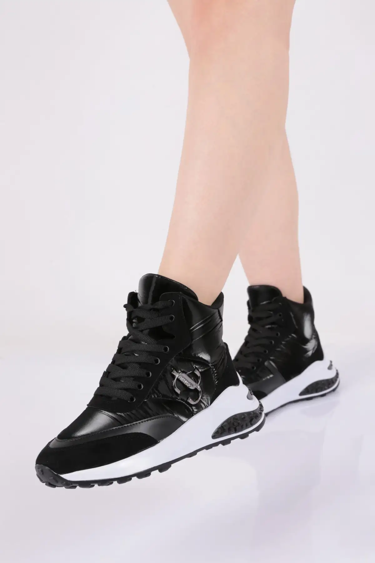 بوت و نیم بوت زنانه چکمه برفی  مشکی لاکدار 16103363 برند Dgn - 8354 بوت و نیم بوت زنانه چکمه برفی مشکی لاکدار 16103363 برند Dgn - 8354