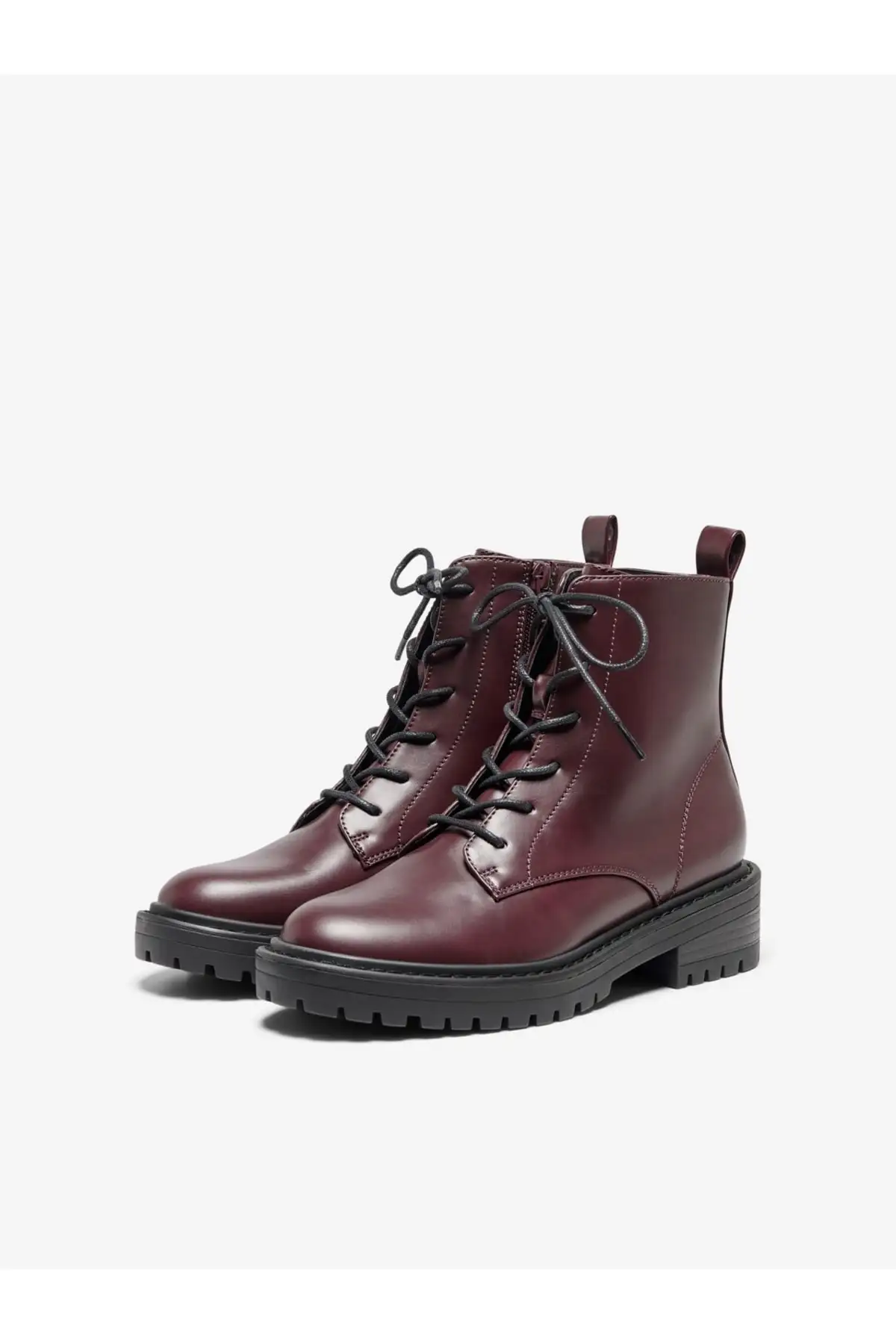 بوت و نیم بوت زنانه  چکمهای با بندی چشمدزی Onlbold-1  برند ONLY - 8115 بوت و نیم بوت زنانه چکمهای با بندی چشمدزی Onlbold-1 برند ONLY - 8115