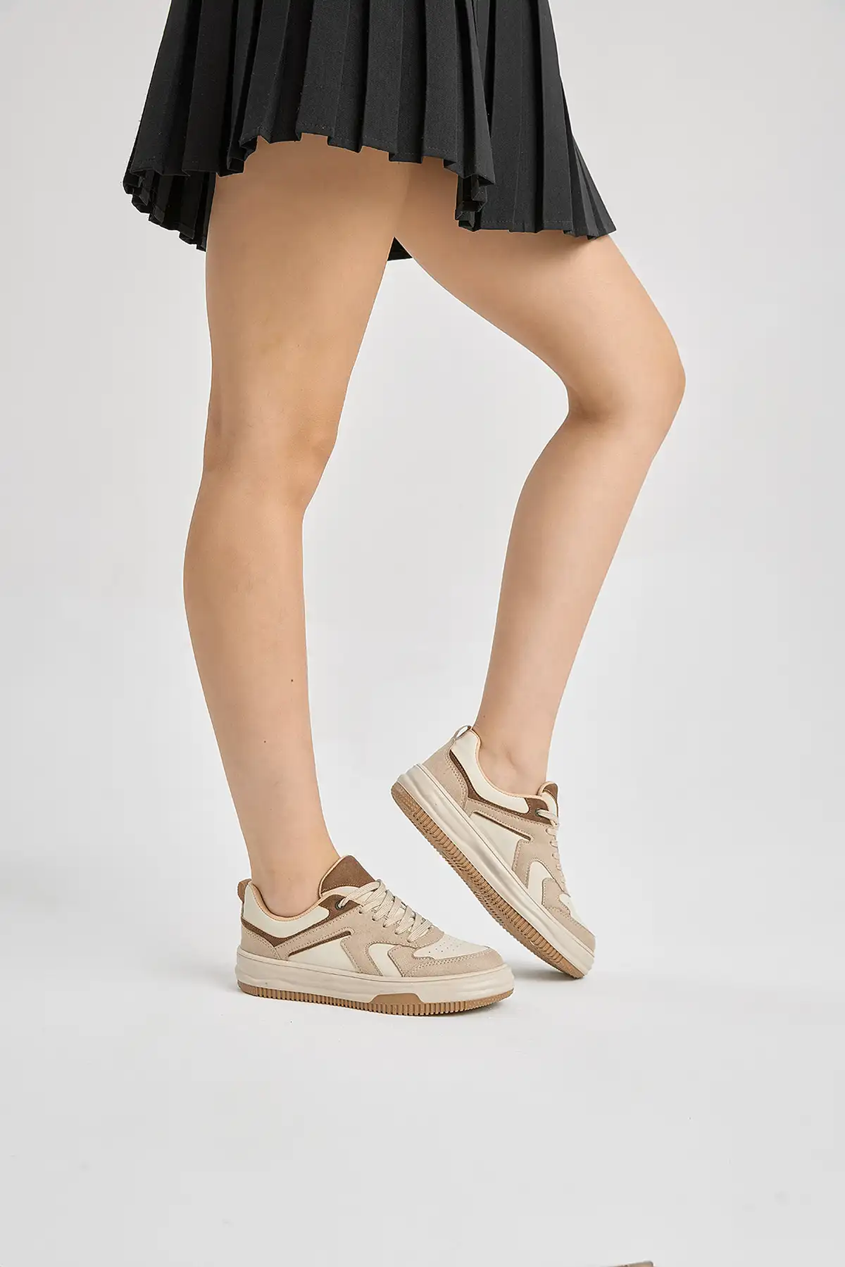 کفش کتانی زنانه  ورزشی  رنگ بژ با کفی حرارتی و بنددار برند Tonny Black - 7937 کفش کتانی زنانه ورزشی رنگ بژ با کفی حرارتی و بنددار برند Tonny Black - 7937