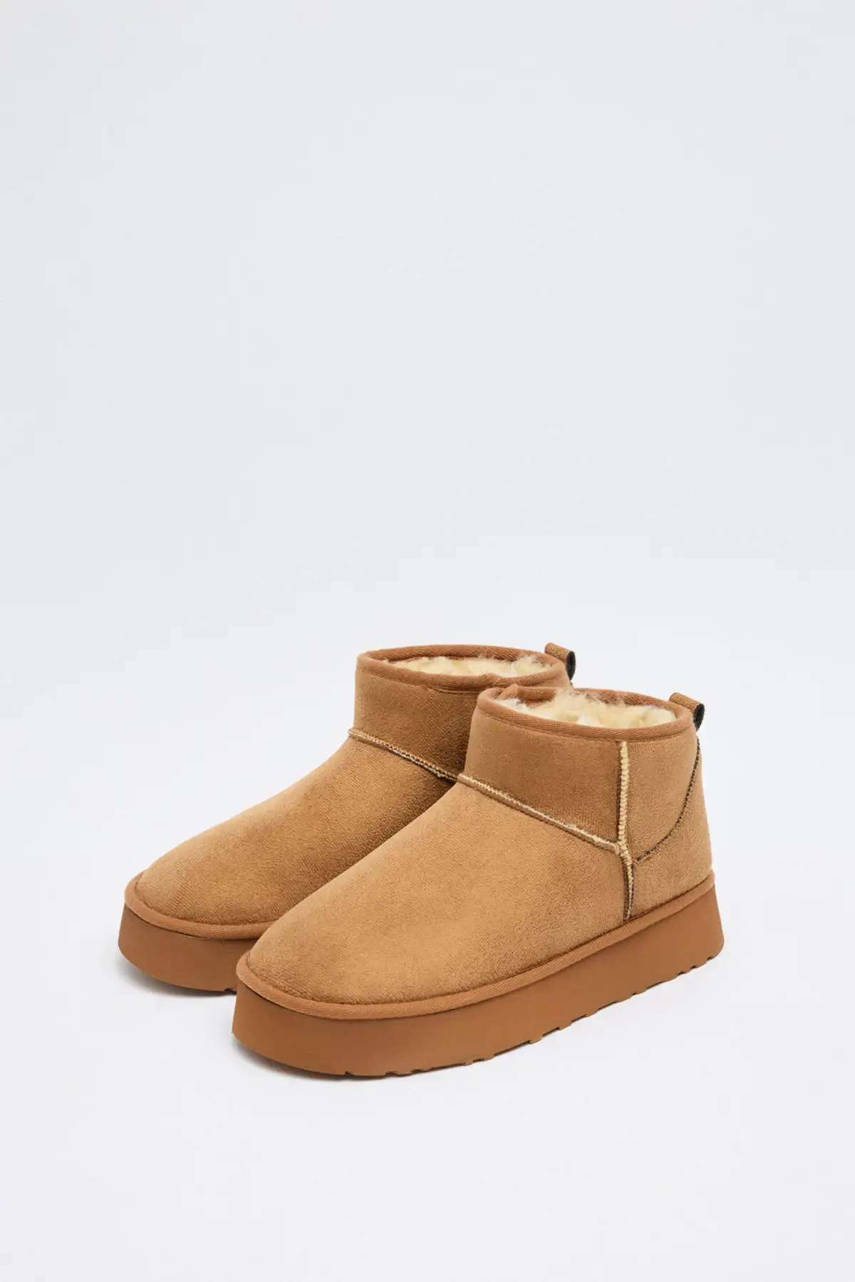 بوت و نیم بوت زنانه   چرم مخملی قههای با کفی ضخیم  داخل پشمی برند LUTVELIZADE - 7747 بوت و نیم بوت زنانه چرم مخملی قههای با کفی ضخیم داخل پشمی برند LUTVELIZADE - 7747