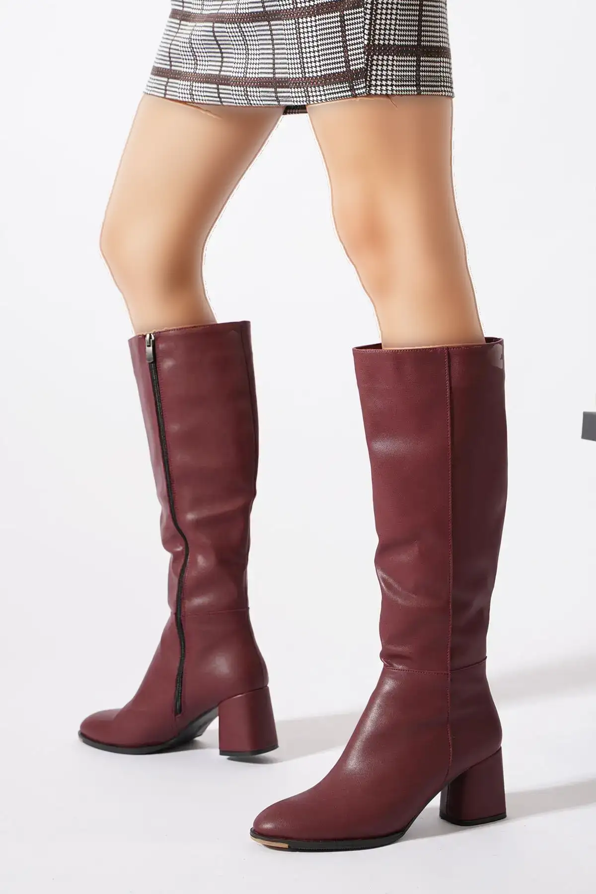 بوت و نیم بوت زنانه چکمه پاشنهدار  پارچهای با رنگ قرمز تیره برند Moda Pie - 8101 بوت و نیم بوت زنانه چکمه پاشنهدار پارچهای با رنگ قرمز تیره برند Moda Pie - 8101