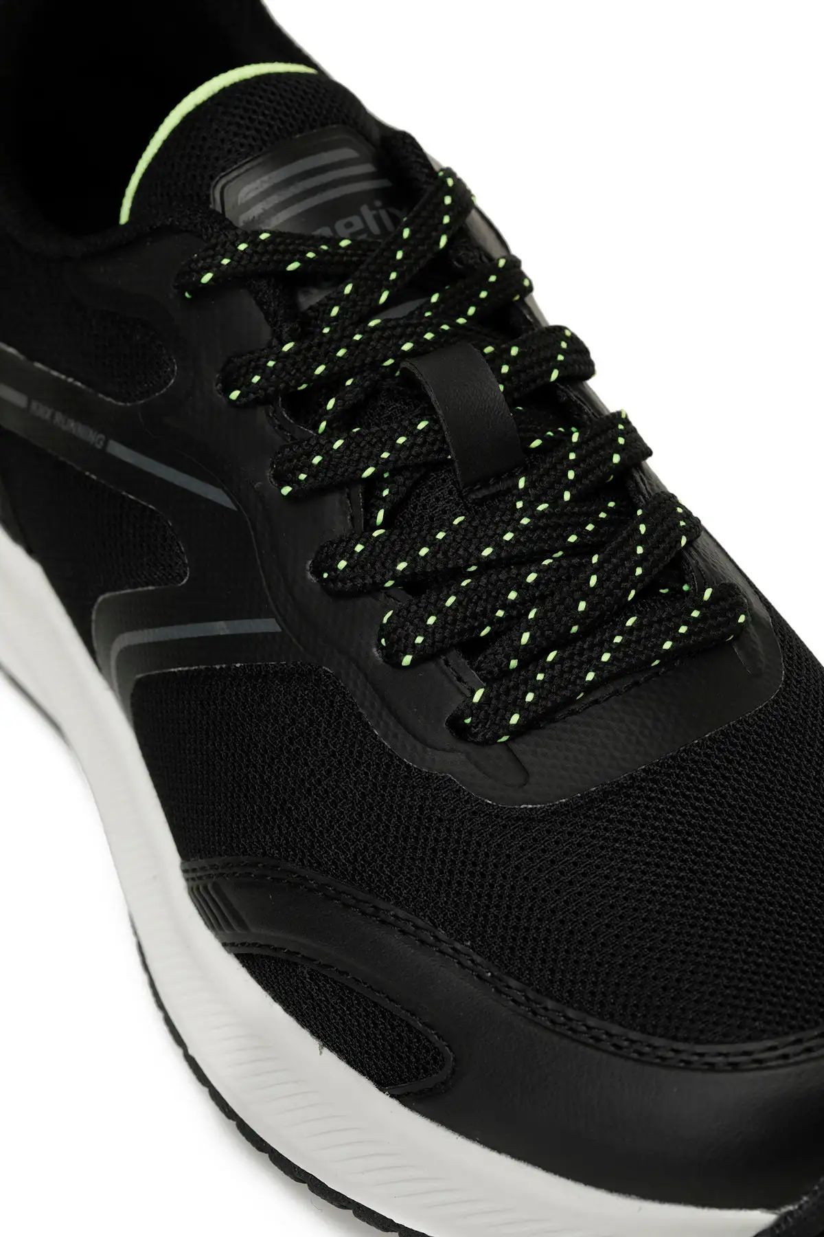 کفش اسپرت مردانه  دویدن کویر تی ایکس ۵ اف ایکس مشکی زنانه و  برند Kinetix - 8050 کفش اسپرت مردانه دویدن کویر تی ایکس ۵ اف ایکس مشکی زنانه و برند Kinetix - 8050