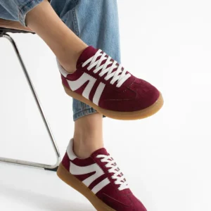 کفش کتانی زنانه ورزشی با بند و زیره راحت و تخت، روزمره، با طراحی ارگونومیک، به رنگ قرمز تیره. برند KOTAN - 7948