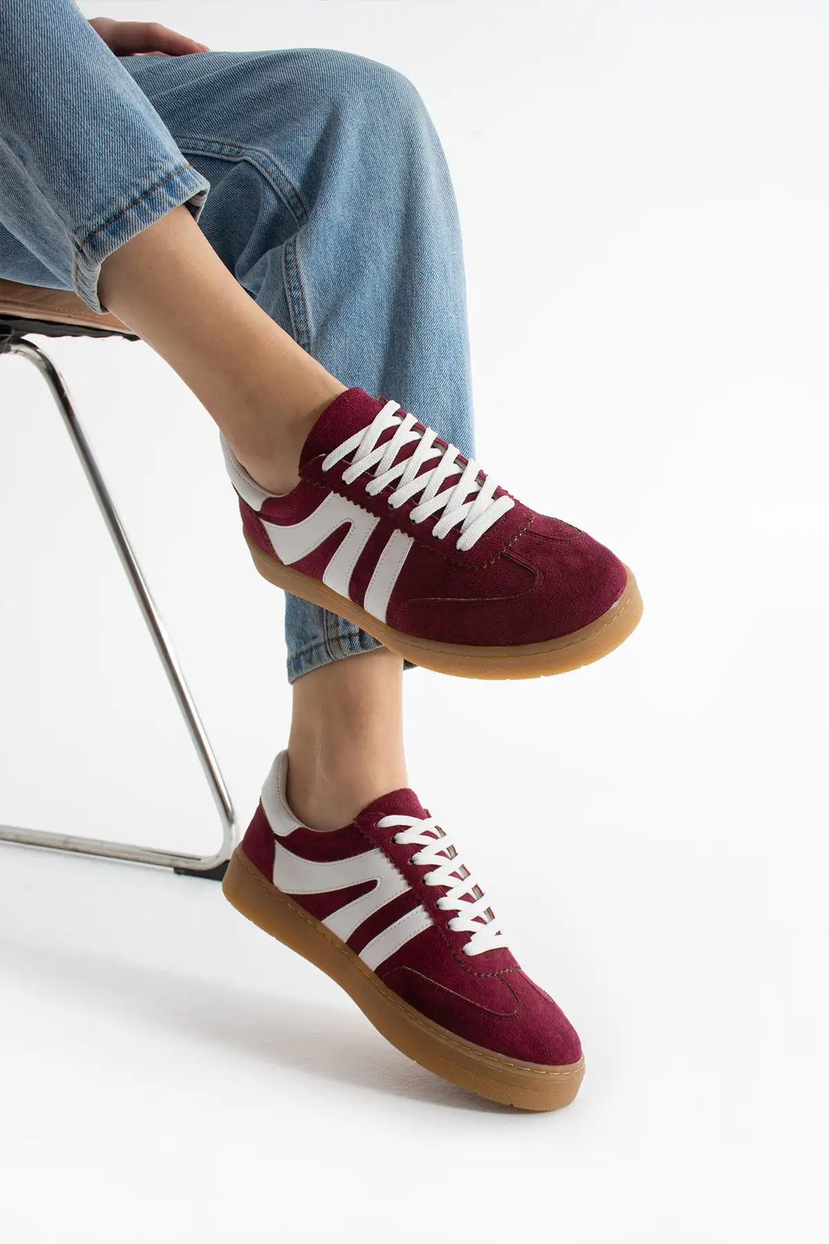 کفش کتانی زنانه  ورزشی  با بند و زیره راحت و تخت، روزمره، با طراحی ارگونومیک، به رنگ قرمز تیره. برند KOTAN - 7948 کفش کتانی زنانه ورزشی با بند و زیره راحت و تخت، روزمره، با طراحی ارگونومیک، به رنگ قرمز تیره. برند KOTAN - 7948