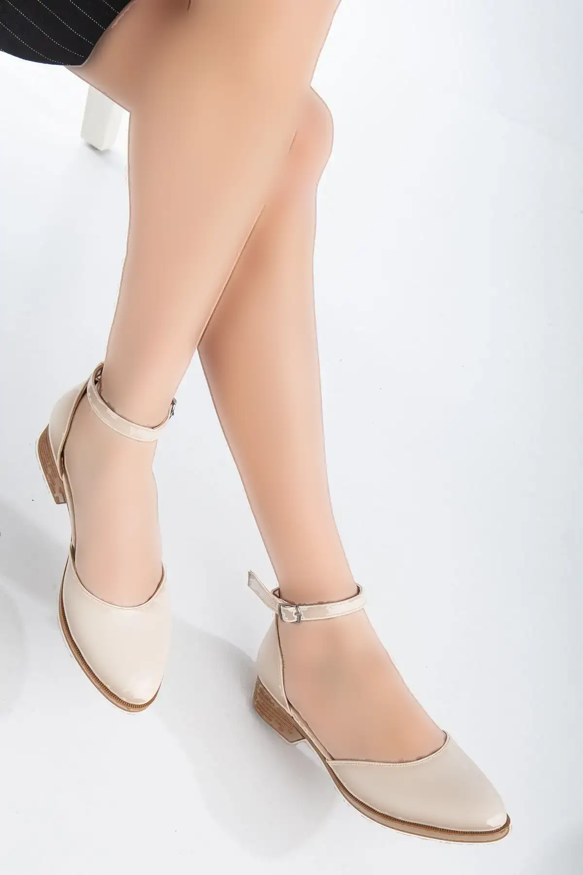 کفش تخت زنانه چرم پاشنه کوتاه تیlda رنگ بژ برند MaskButik - 8325