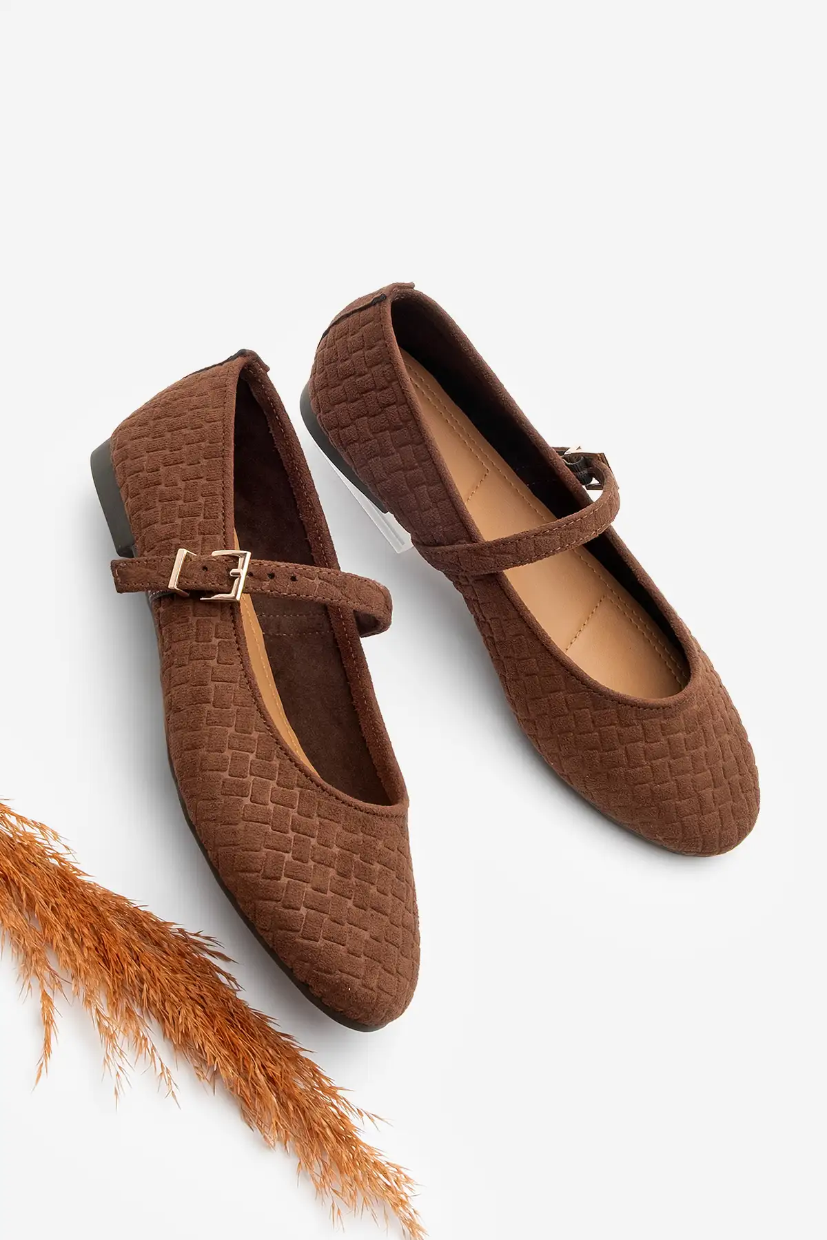 کفش تخت زنانه  روزمره  با طرح، بنددار، افیرا، قهوهای، جیر برند Marjin - 8321 کفش تخت زنانه روزمره با طرح، بنددار، افیرا، قهوهای، جیر برند Marjin - 8321