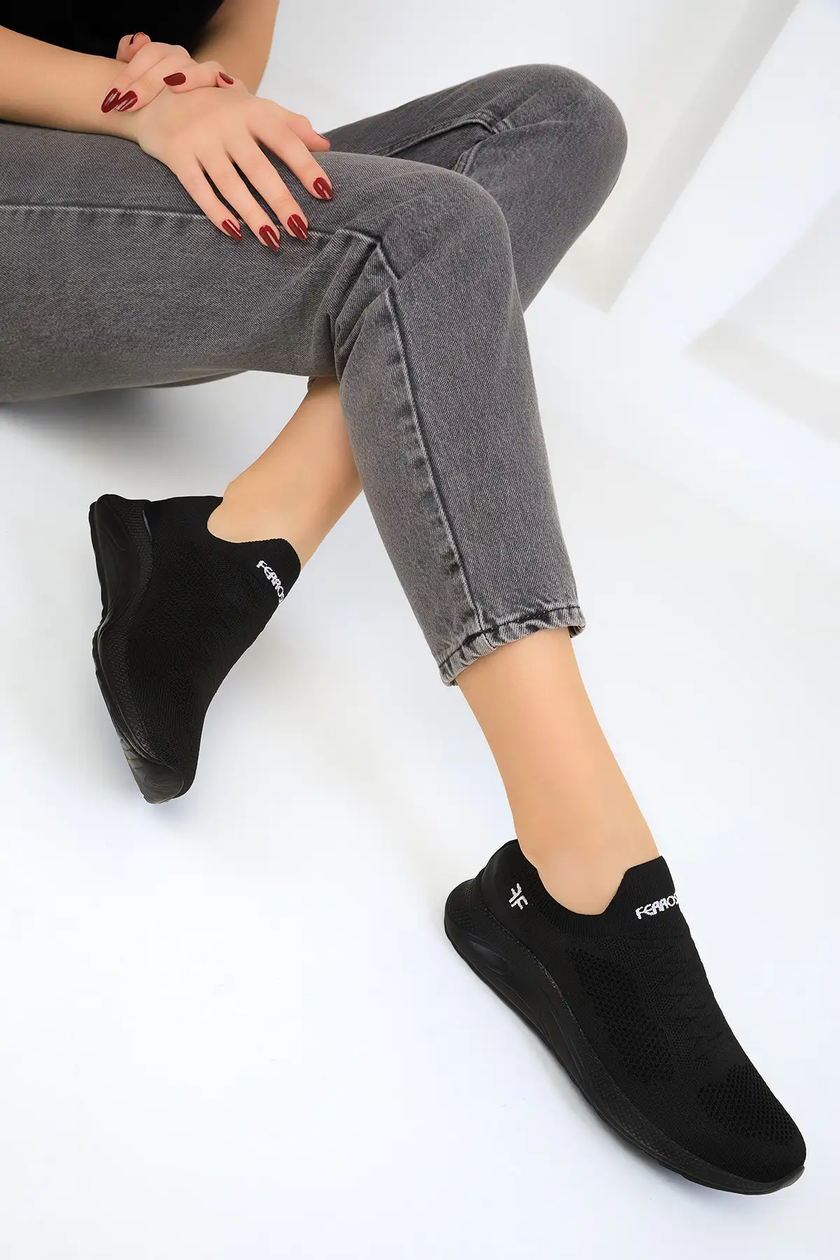 کفش کتانی زنانه  ورزشی  مشکی-مشکی 16979 برند SOHO - 7954 کفش کتانی زنانه ورزشی مشکی-مشکی 16979 برند SOHO - 7954