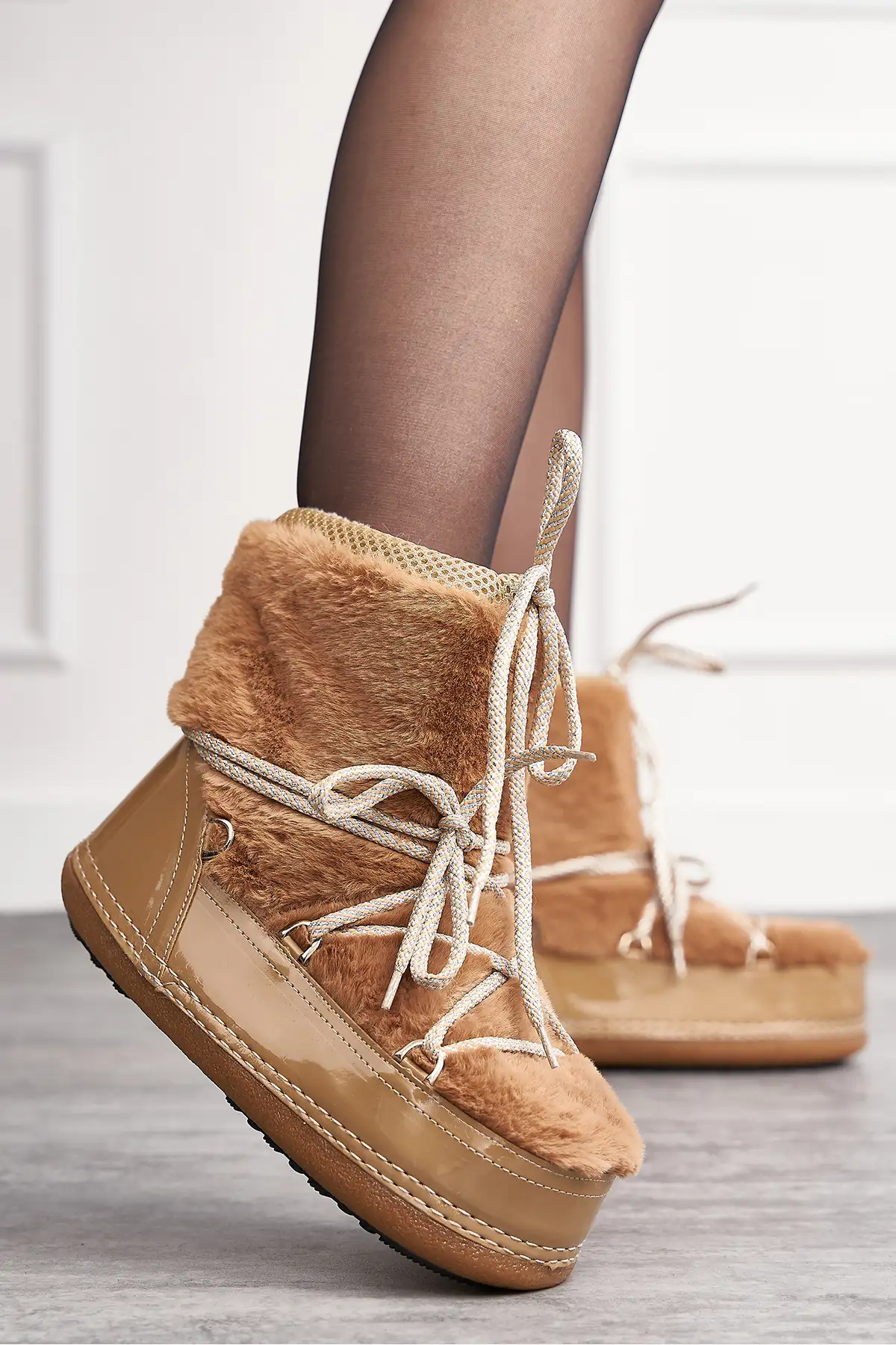 بوت و نیم بوت زنانه چکمههای رزمره  قههای با پاشنه ضخیم  کفی داخلی پشمی، دارای بند، مناسب برای مادر  دختر 327 برند Nstil - 8351 بوت و نیم بوت زنانه چکمههای رزمره قههای با پاشنه ضخیم کفی داخلی پشمی، دارای بند، مناسب برای مادر دختر 327 برند Nstil - 8351