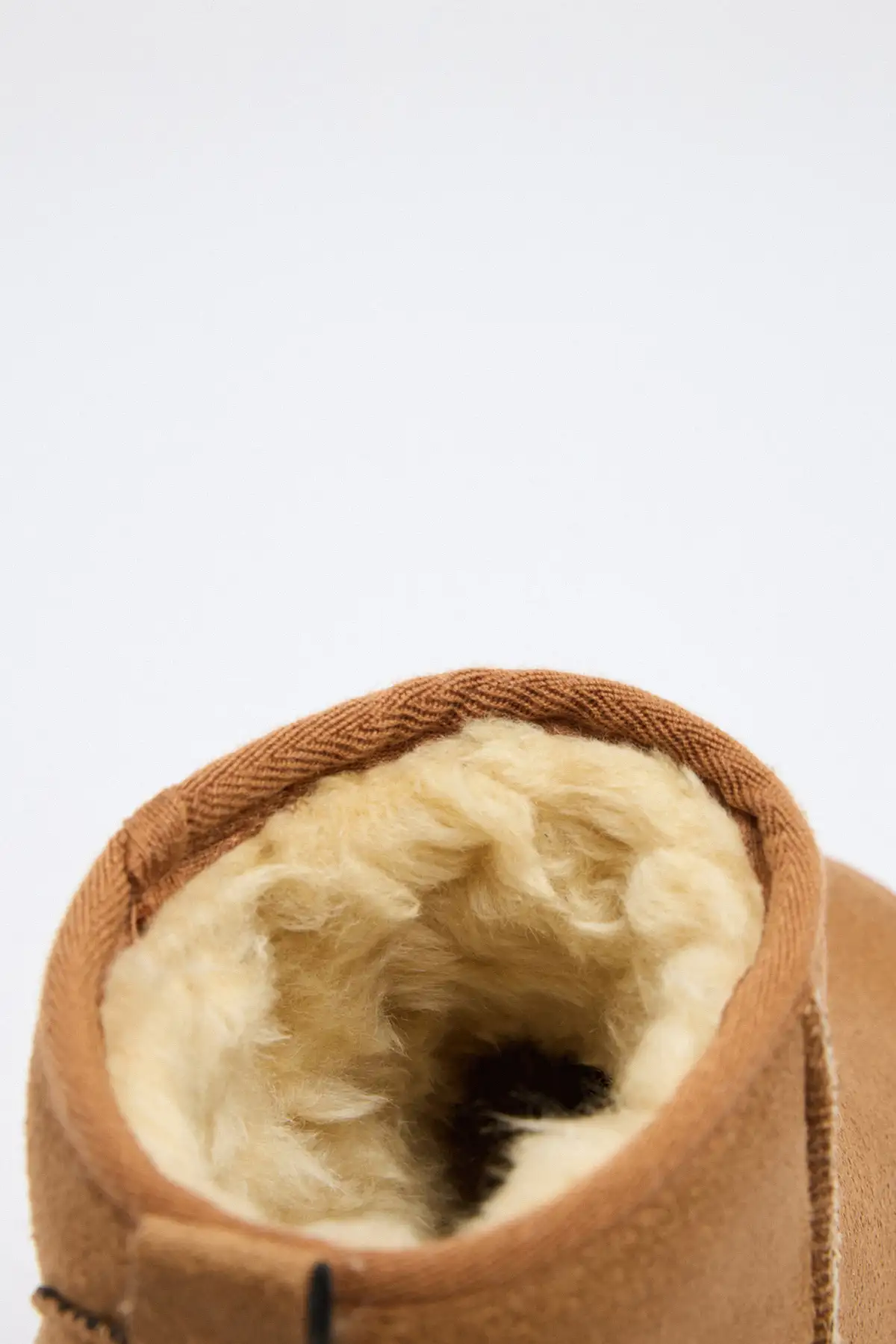 بوت و نیم بوت زنانه   چرم مخملی قههای با کفی ضخیم  داخل پشمی برند LUTVELIZADE - 7747 بوت و نیم بوت زنانه چرم مخملی قههای با کفی ضخیم داخل پشمی برند LUTVELIZADE - 7747