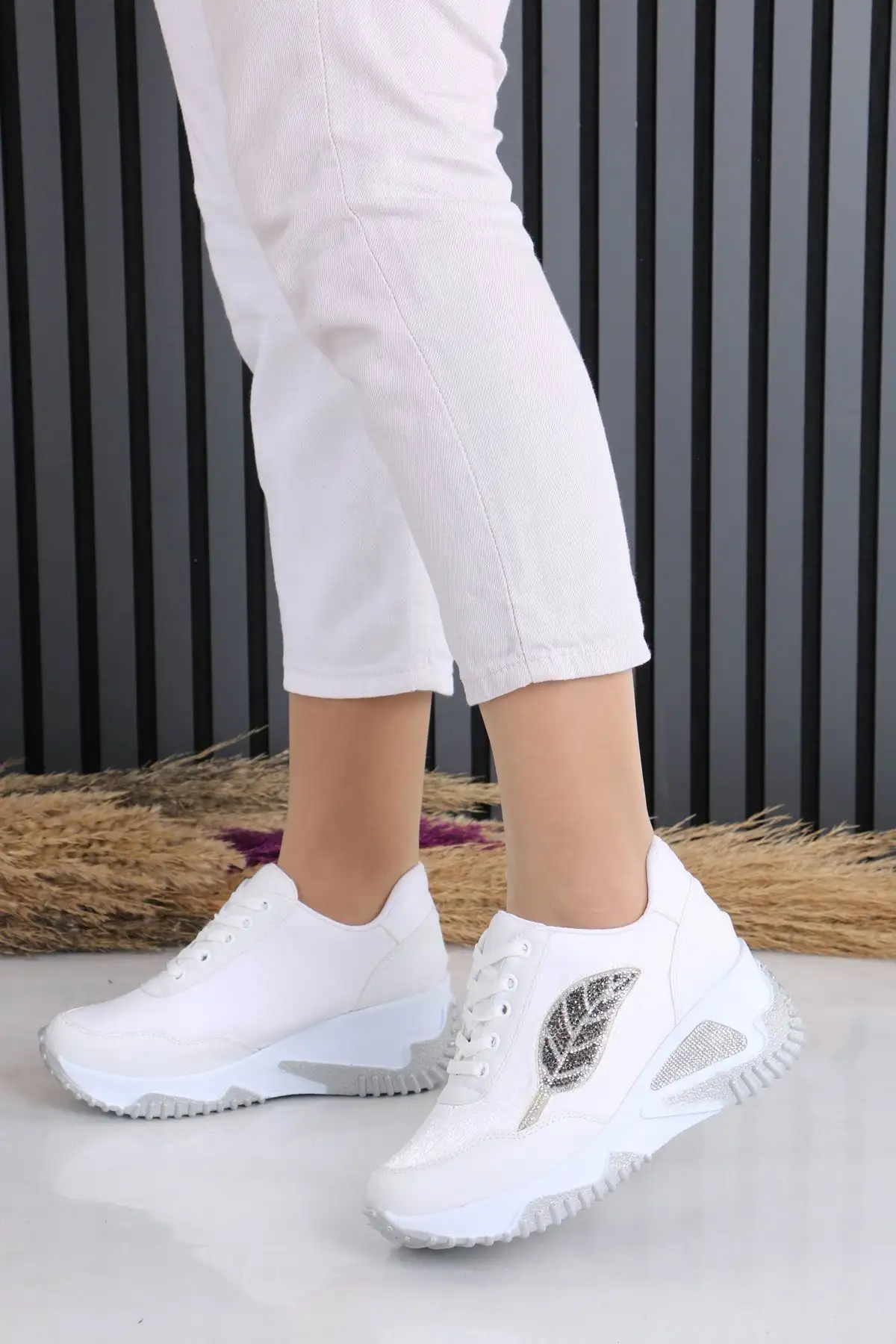 کفش کتانی زنانه  ورزشی  مات سفید چرم فورتون برند sefayol - 7968 کفش کتانی زنانه ورزشی مات سفید چرم فورتون برند sefayol - 7968